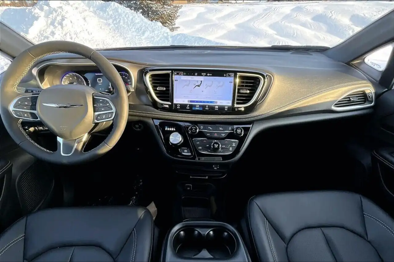 Chrysler Pacifica photo Chrysler Pacifica