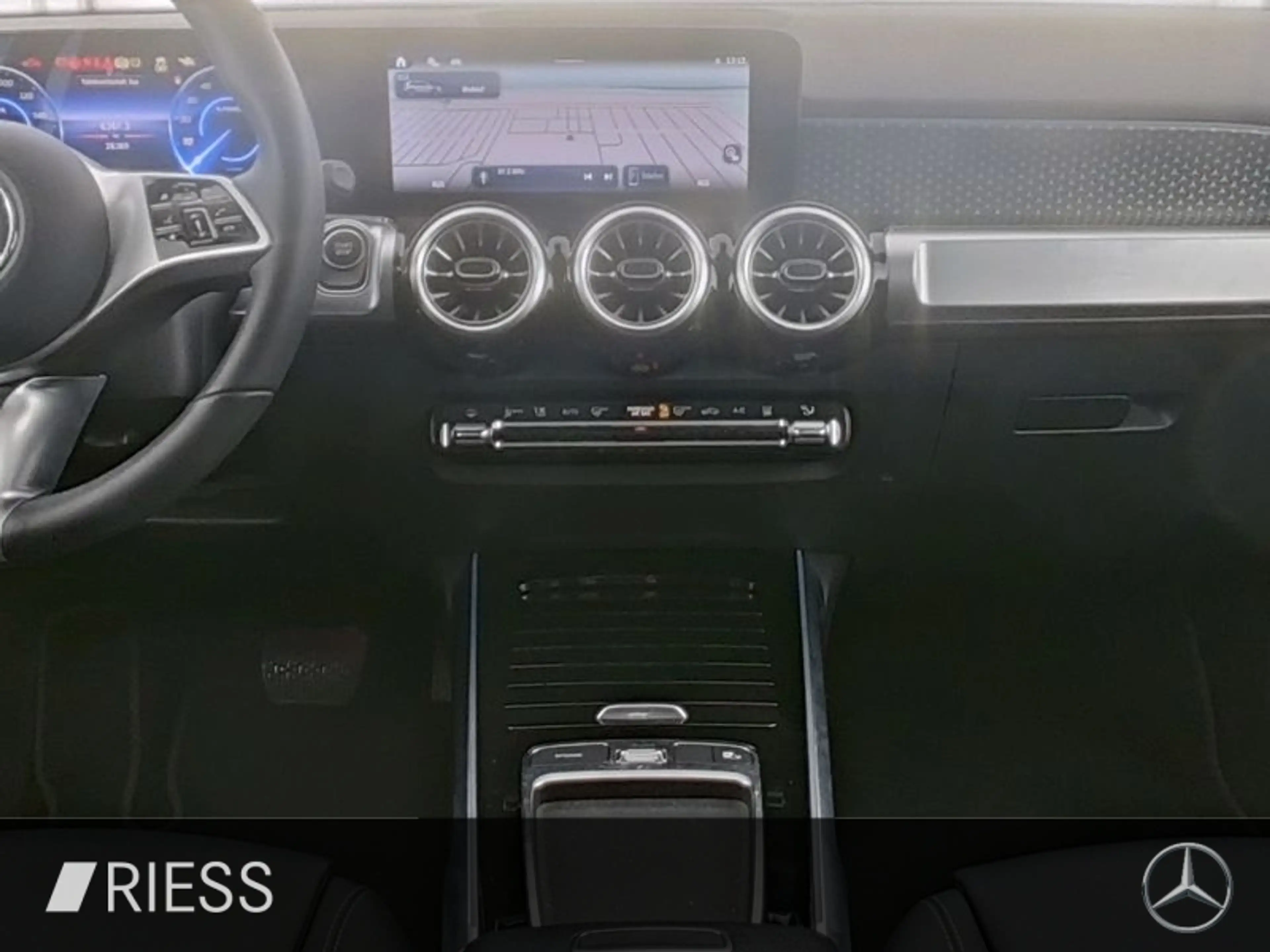 Mercedes-Benz EQB 250 + ACC AUT Kam. KlimaA LED LM Navi PDC SHZ — photo 10
