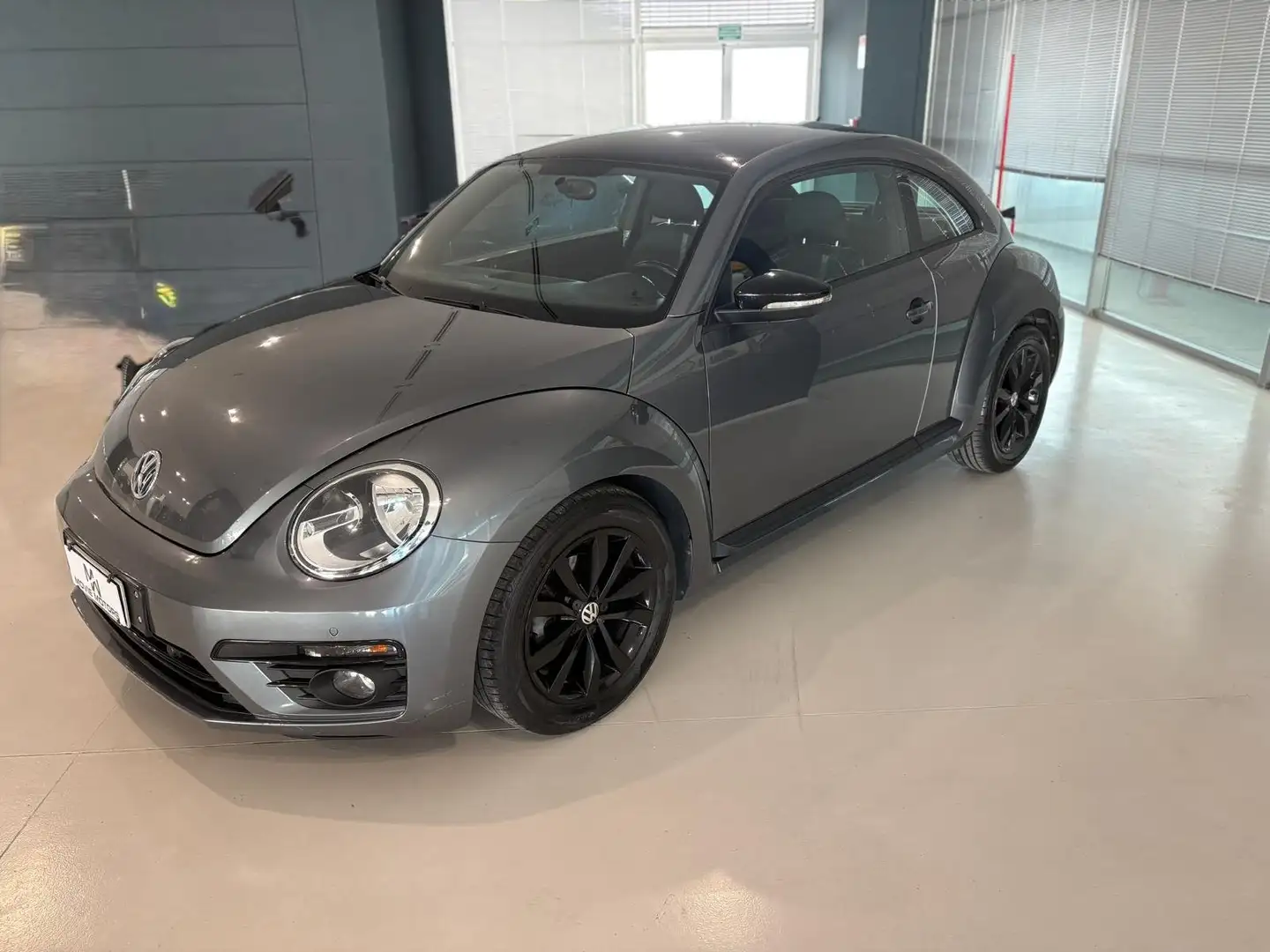 Volkswagen Maggiolino Maggiolino 2017 1.2 tsi Design 105cv Grau - 2