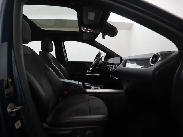 Mercedes-Benz B-Class view 3