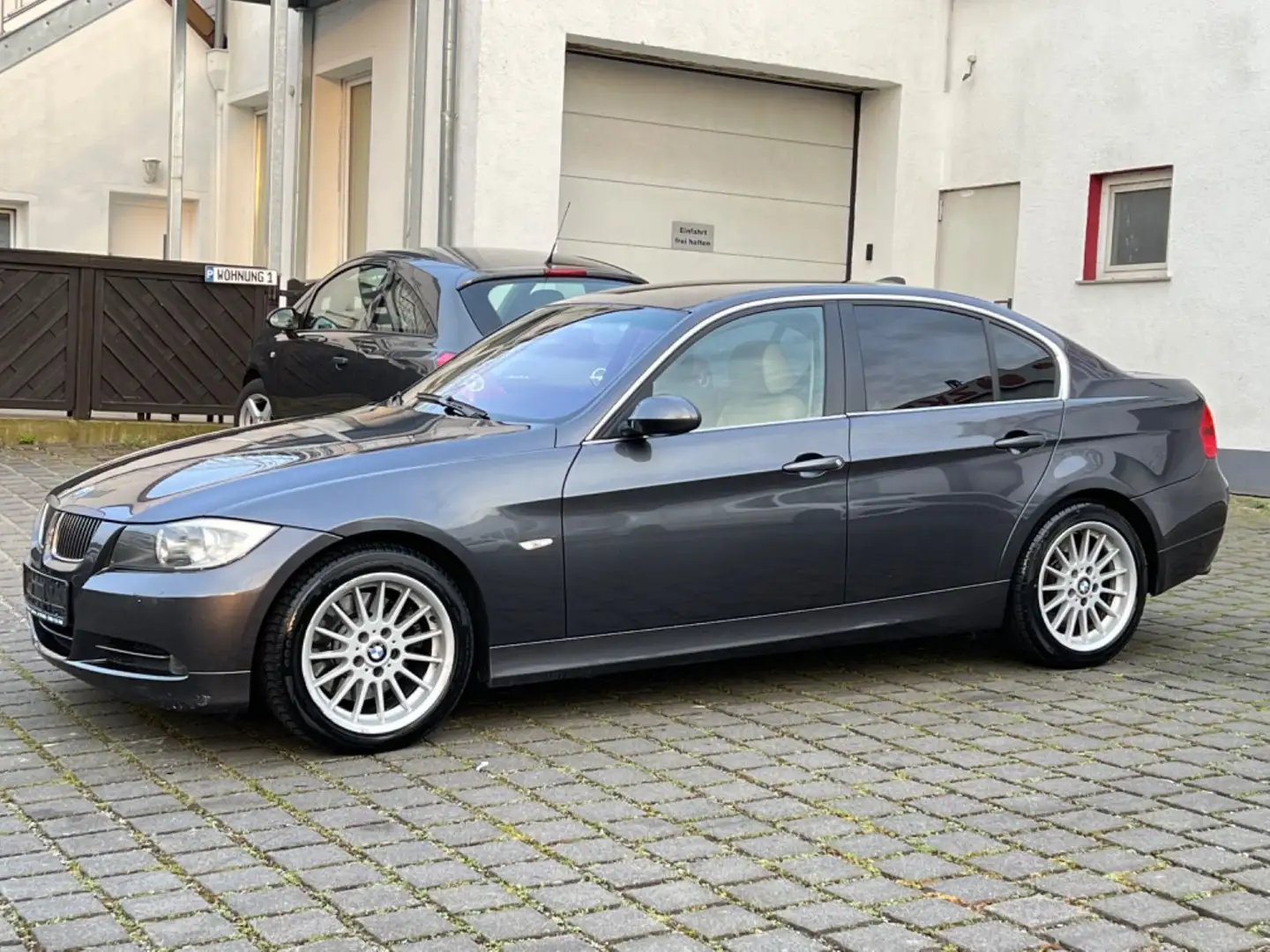 BMW 330 d Lim. xDrive Noir - 1