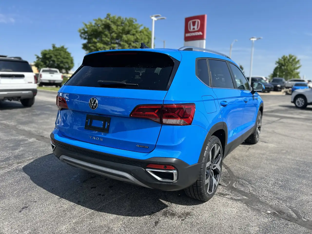 Volkswagen Taos снимка Volkswagen Taos