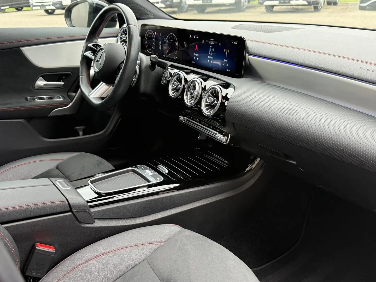 Mercedes-Benz CLA 180 Shooting Brake CLA AMG Line Gris - 2