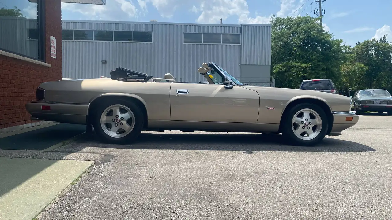 Jaguar XJS photo Jaguar XJS