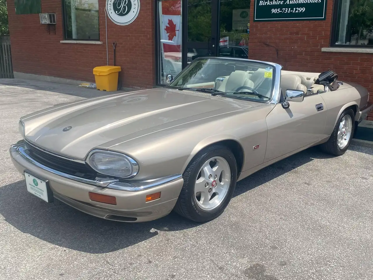 Jaguar XJS photo Jaguar XJS