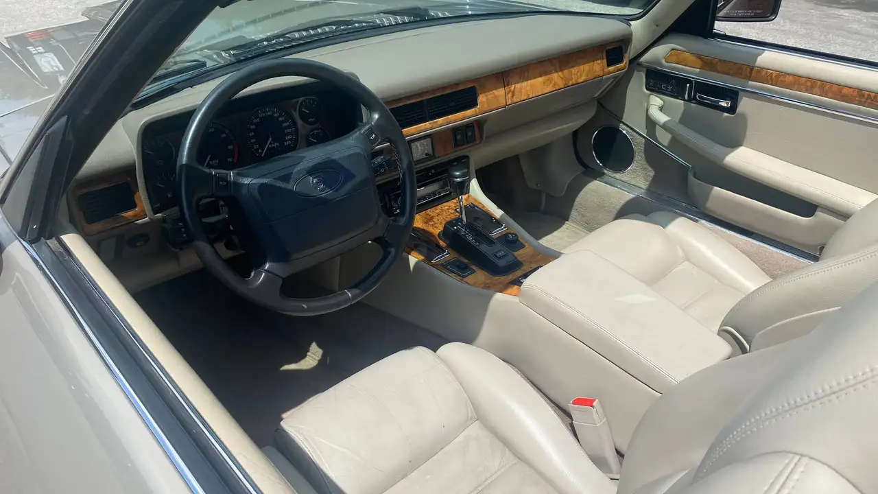 Jaguar XJS photo Jaguar XJS