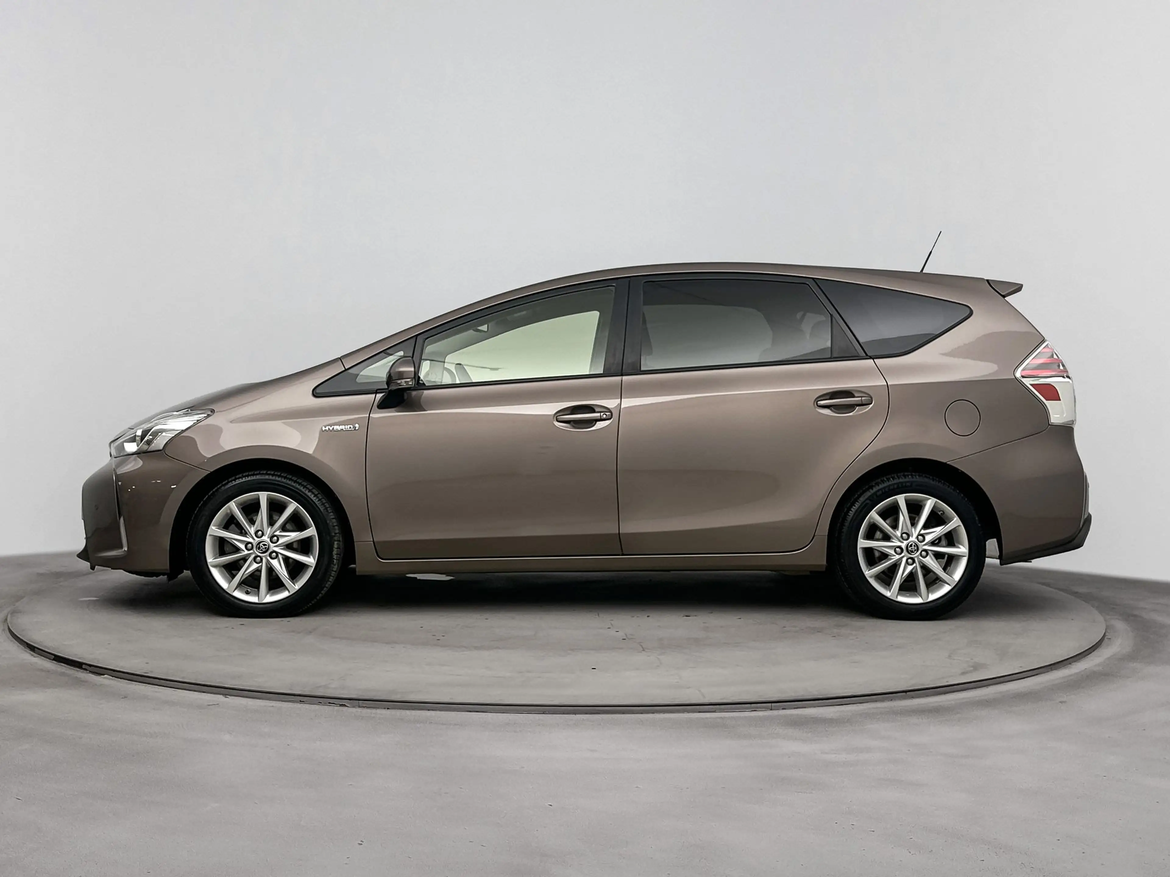 Toyota Prius+ 1.8 Executive | Parkeersensoren | Navigatie | Half — photo 3