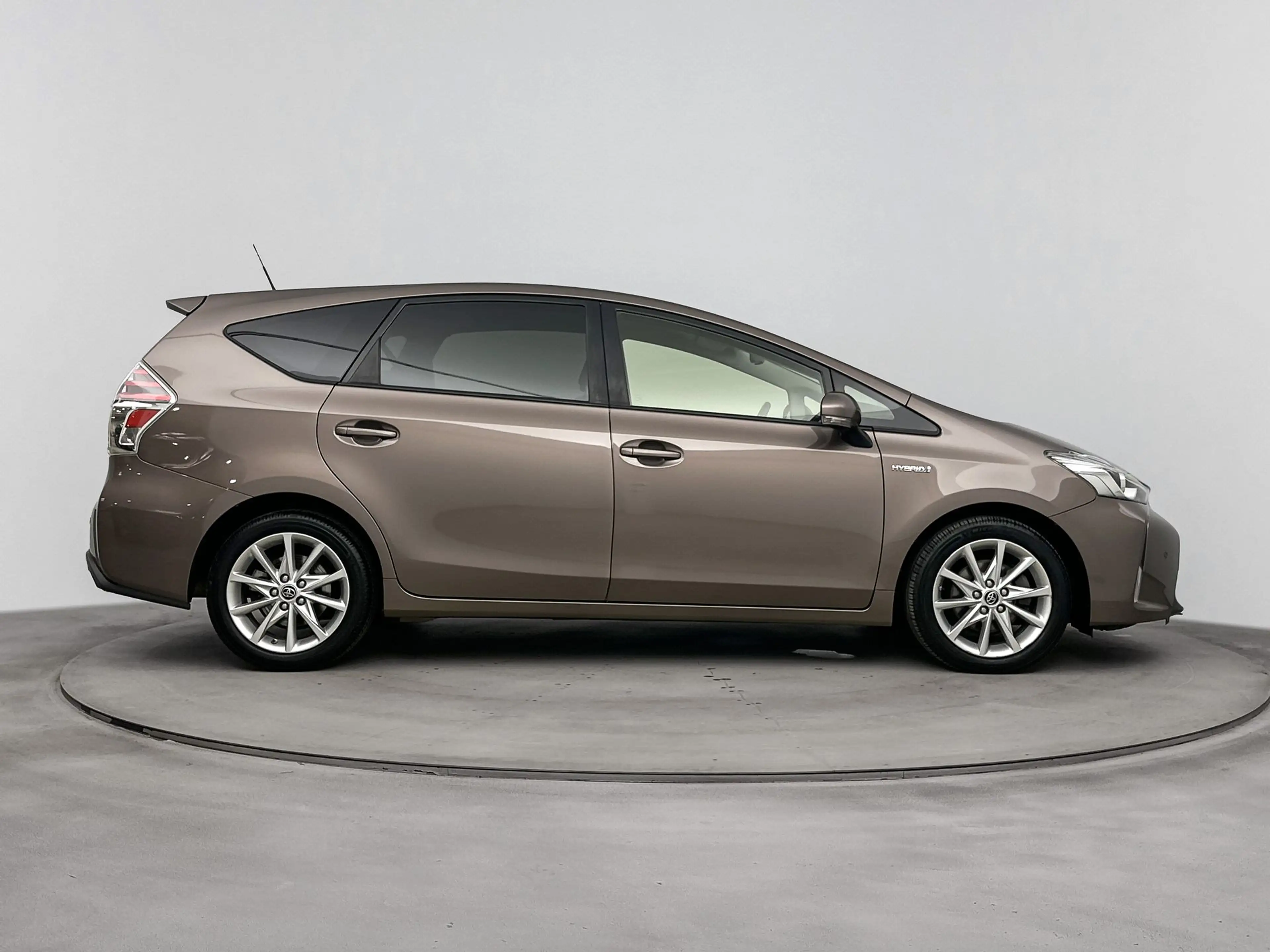 Toyota Prius+ 1.8 Executive | Parkeersensoren | Navigatie | Half — photo 11