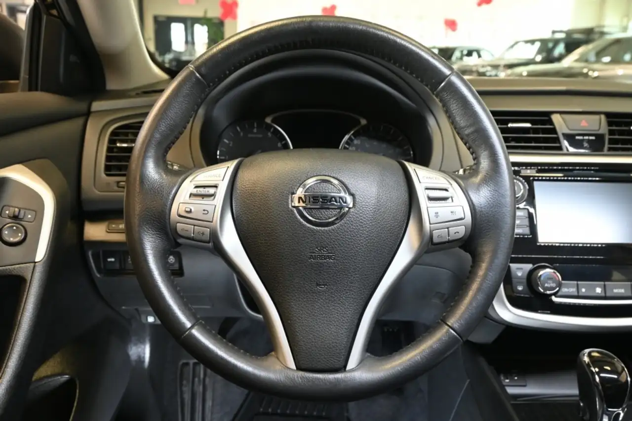 Nissan Altima photo Nissan Altima