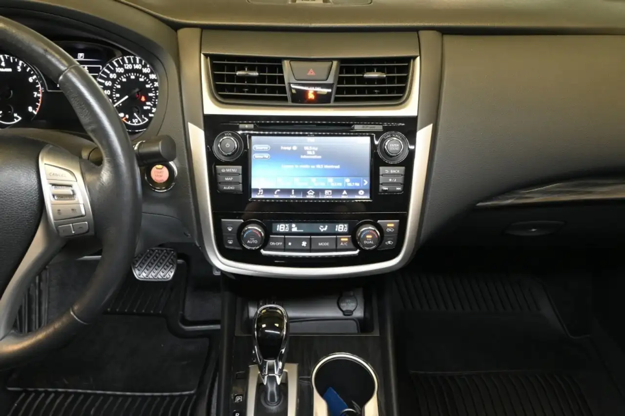Nissan Altima photo Nissan Altima