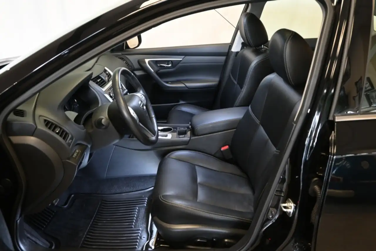 Nissan Altima photo Nissan Altima
