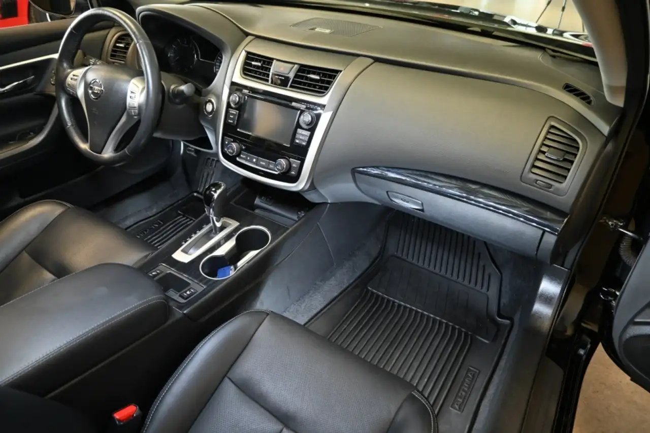 Nissan Altima photo Nissan Altima