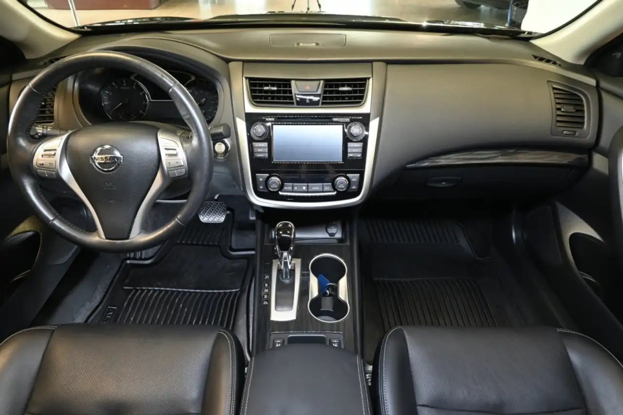 Nissan Altima photo Nissan Altima