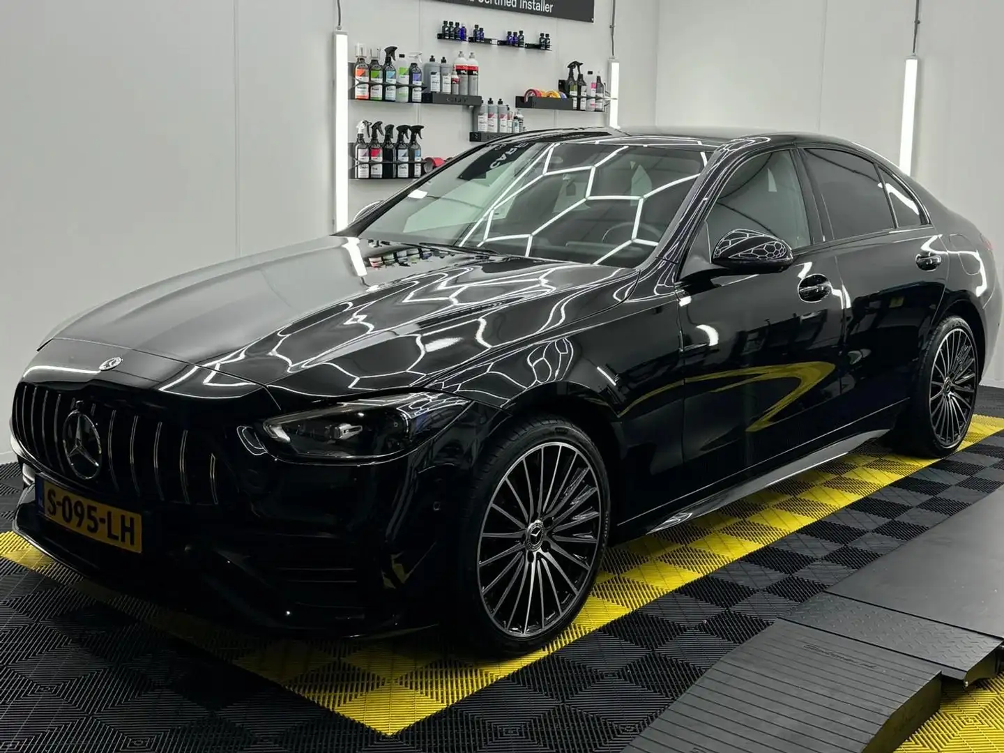 Mercedes-Benz C 300 C 300e AMG Line Limited Zwart - 1