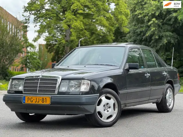 1988 Mercedes-Benz 500 in Black for sale