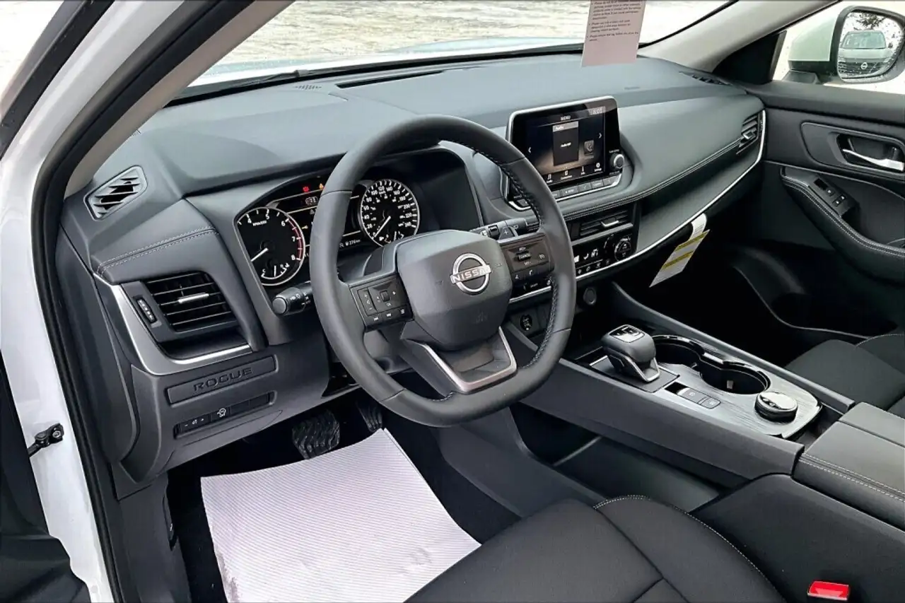 Nissan Rogue снимка Nissan Rogue