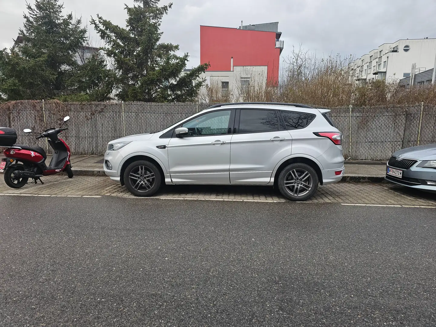Ford Kuga Kuga 1,5 TDCi ST-LineST-Line Silber - 2