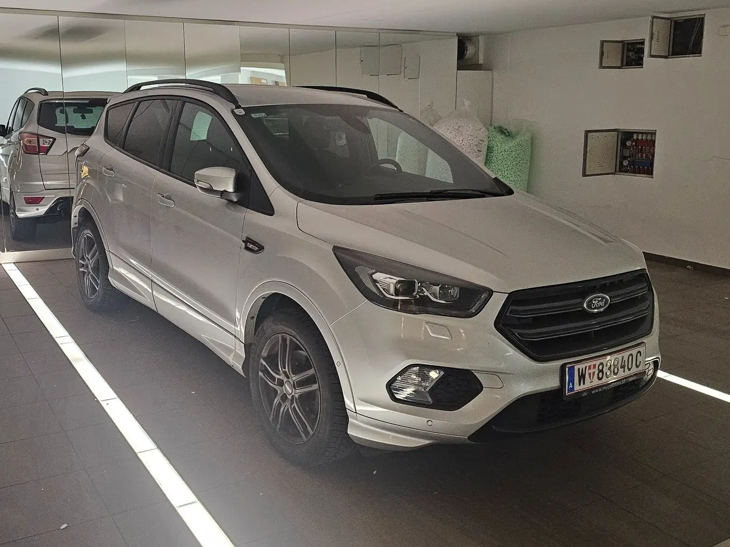 Ford Kuga Kuga 1,5 TDCi ST-LineST-Line Silber - 1