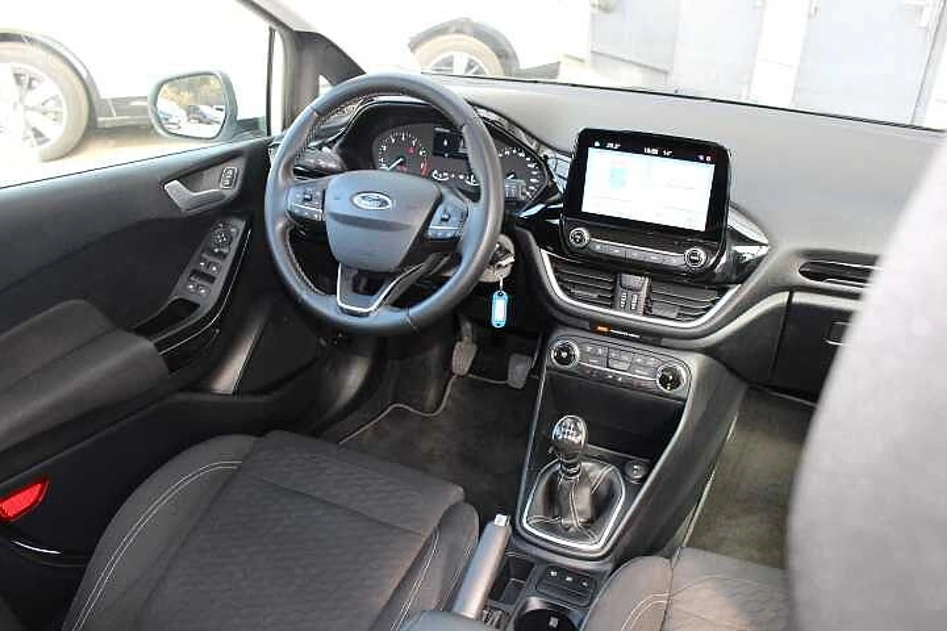 Ford Fiesta Titanium — photo 3