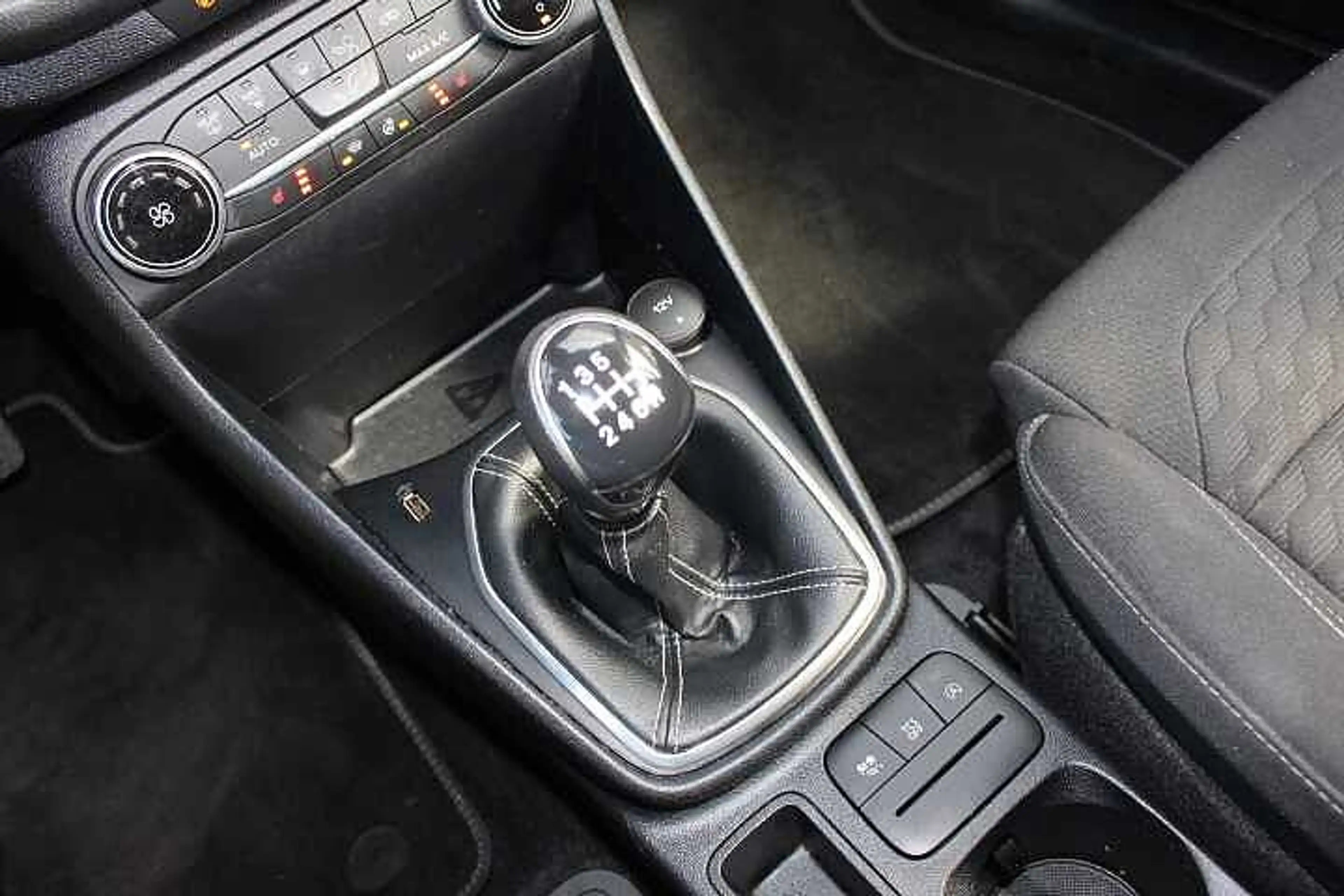 Ford Fiesta Titanium — photo 10