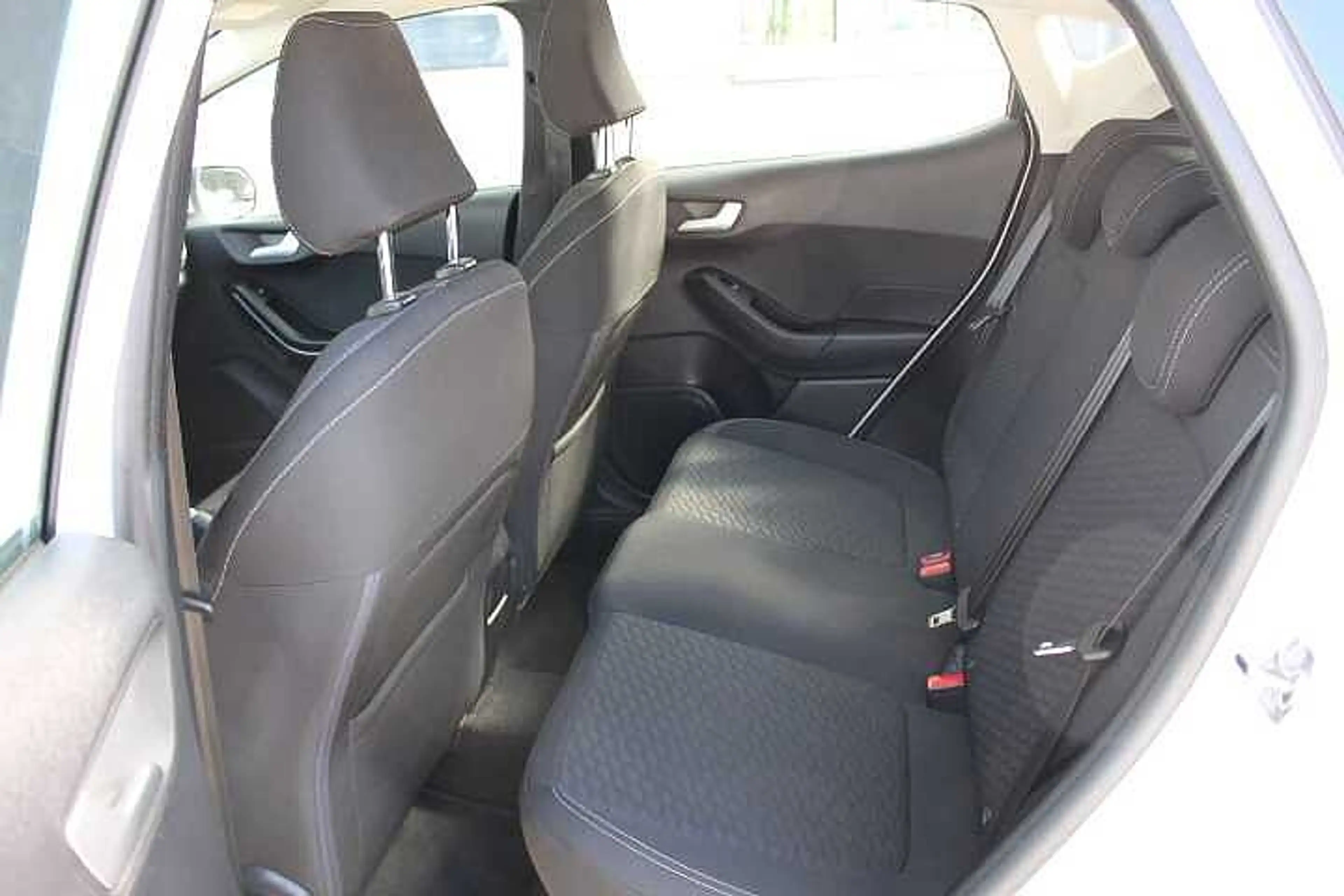 Ford Fiesta Titanium — photo 11