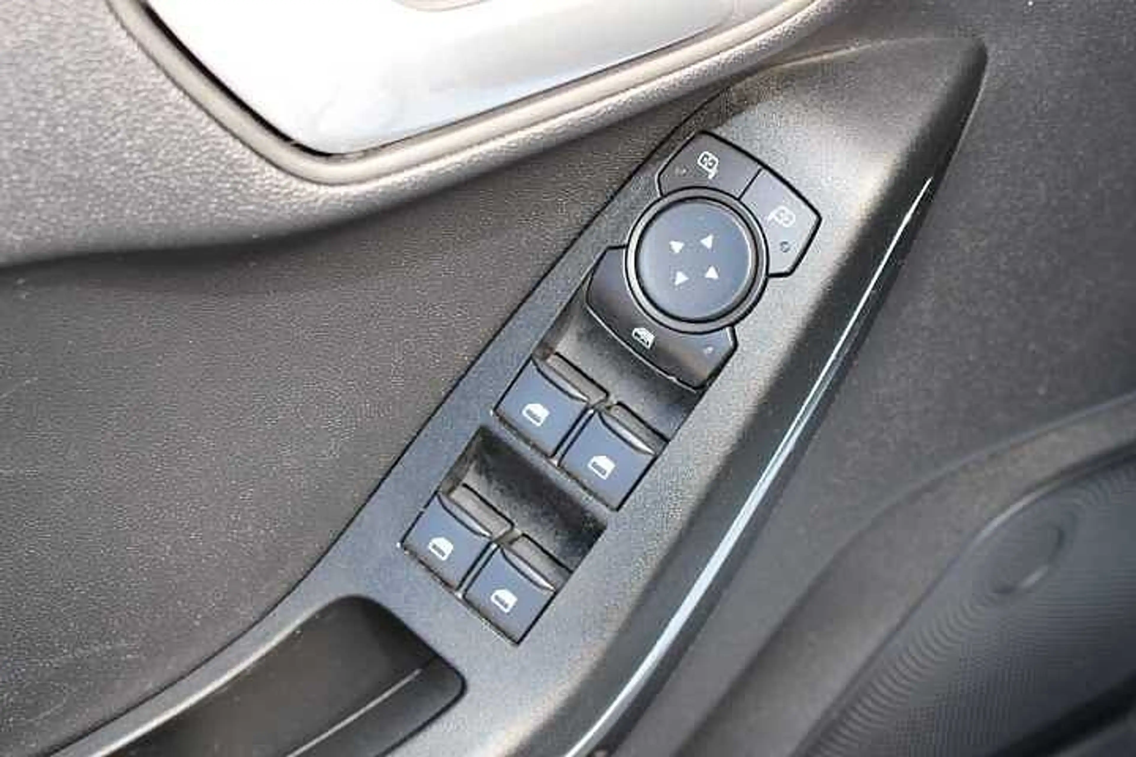 Ford Fiesta Titanium — photo 16