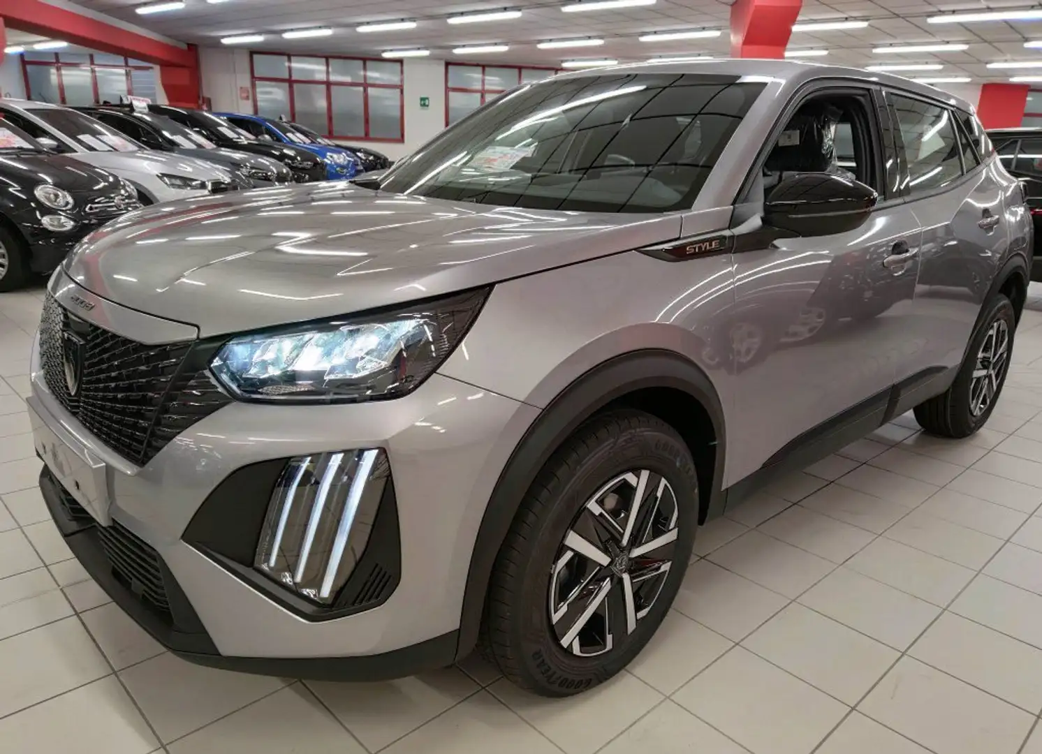 Peugeot 2008 1.2 100cv Style + Car Play "SUPER PROMO" Gris - 1