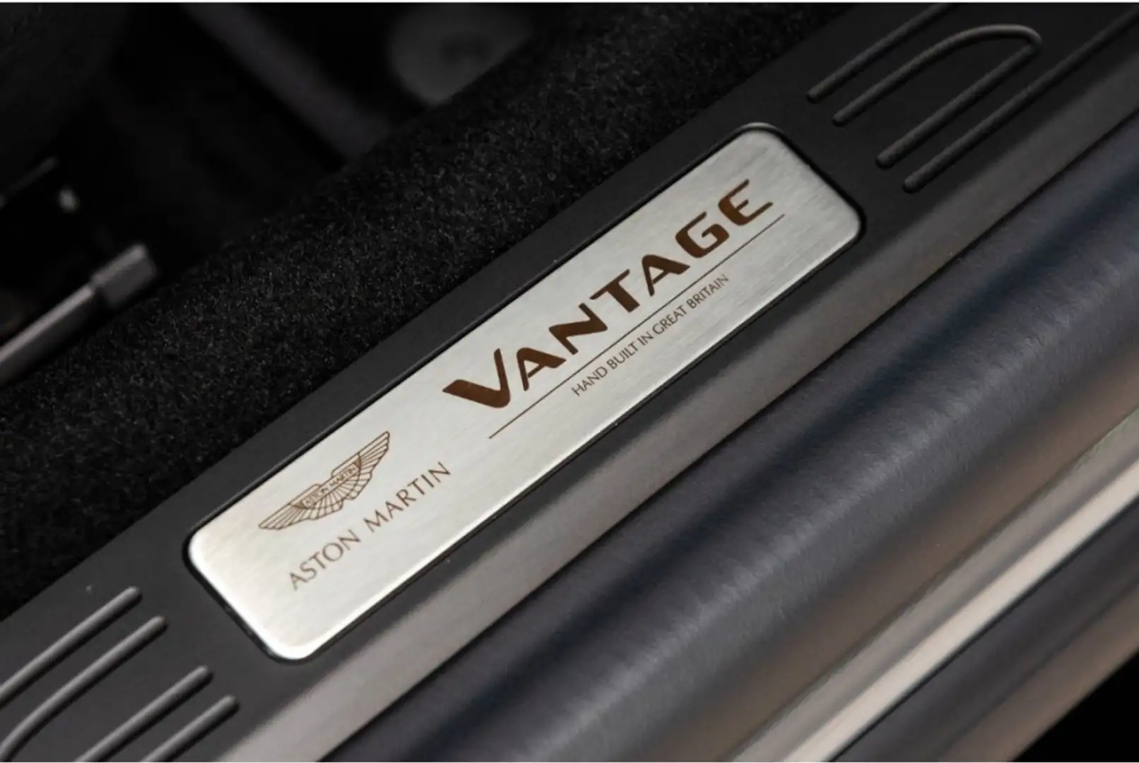 Aston Martin Vantage Grau - 2
