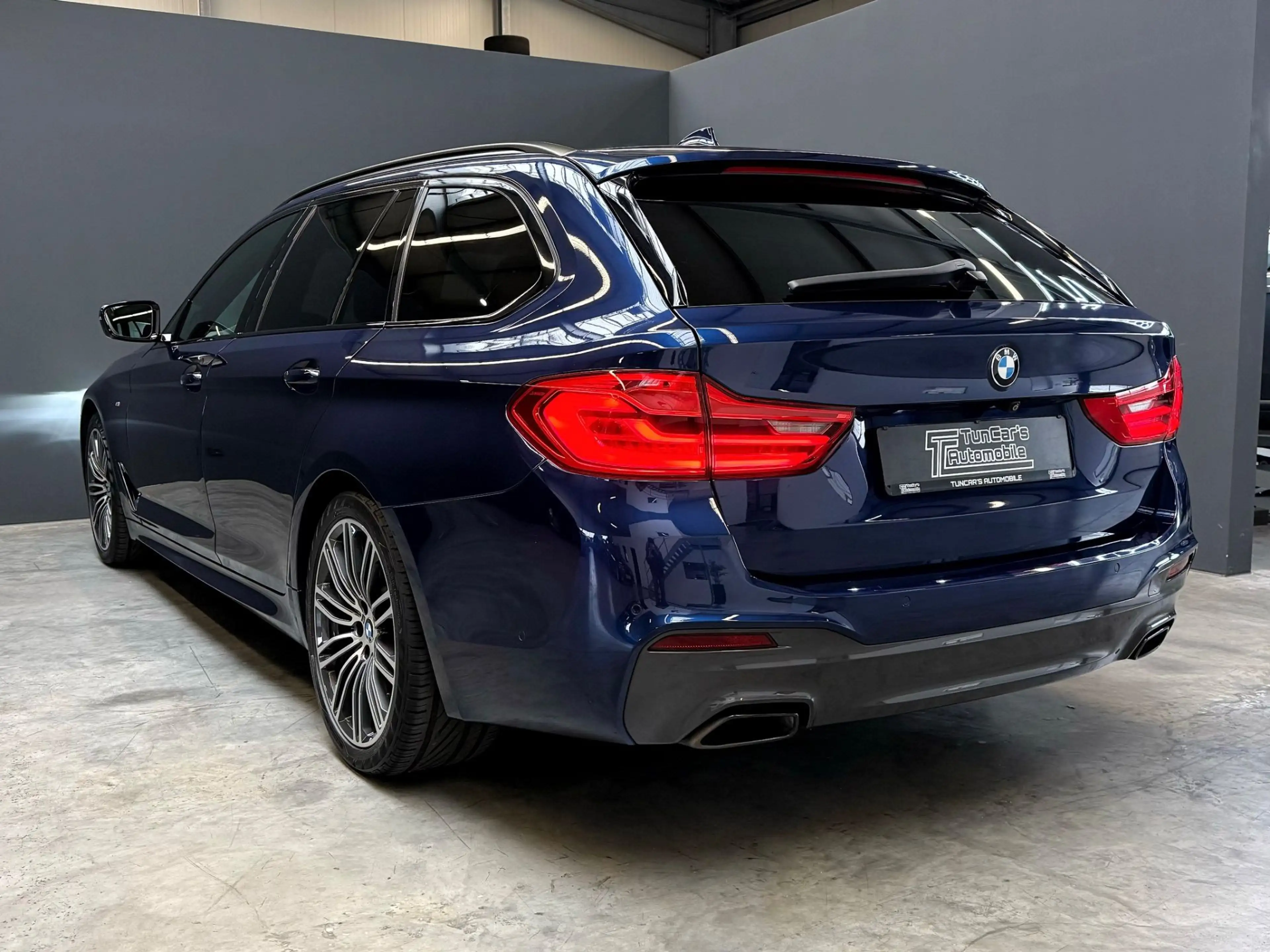 BMW 520 d M Sport /LED/AHK/HiFI/HUD — photo 3