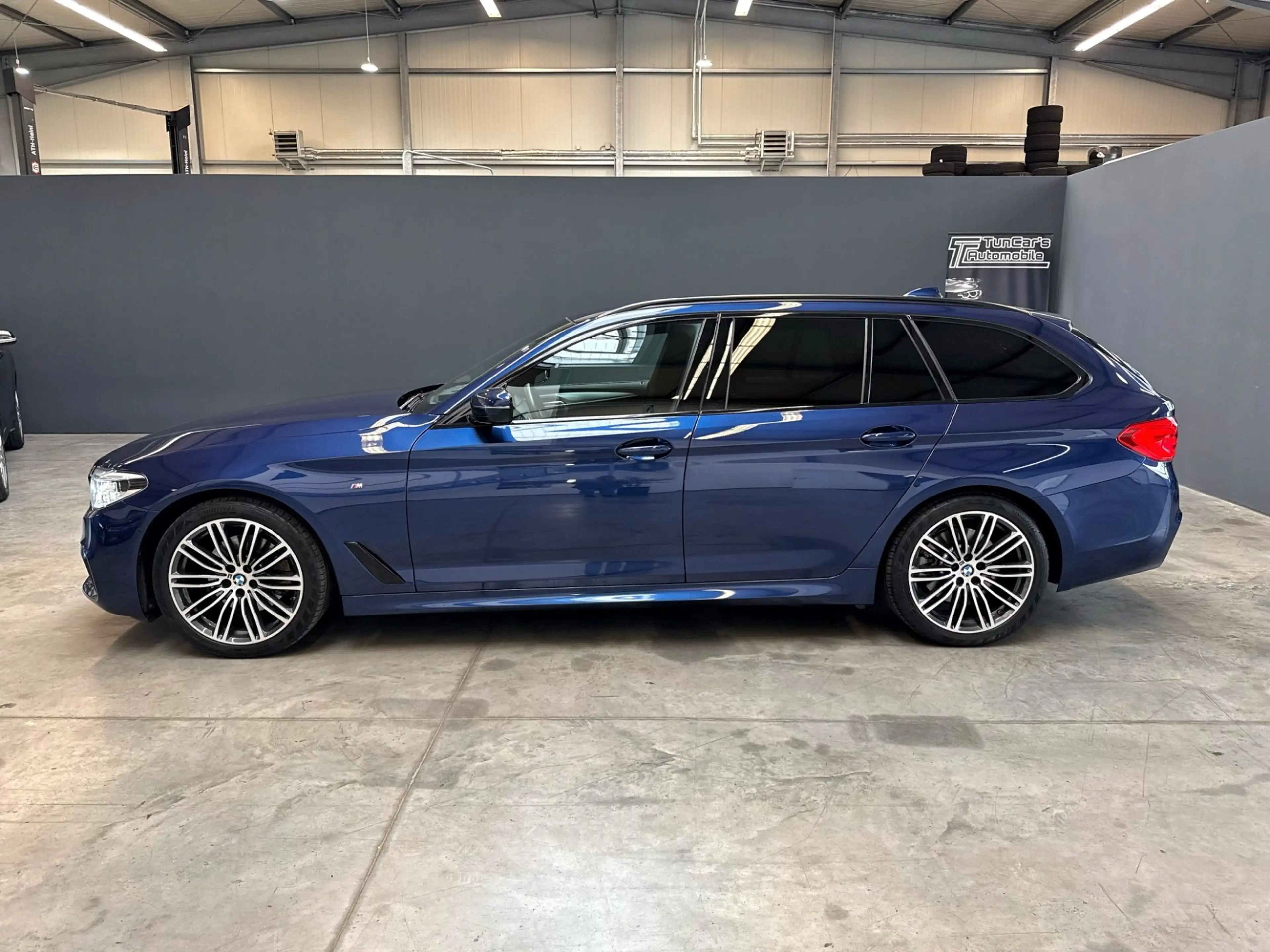 BMW 520 d M Sport /LED/AHK/HiFI/HUD — photo 2
