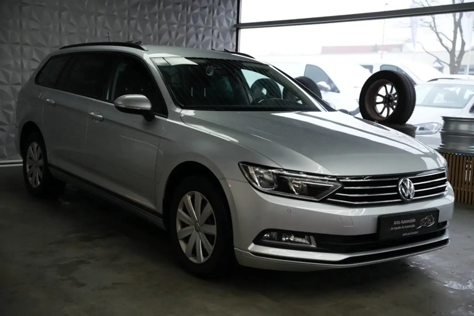 Volkswagen Passat KLIMA*SITZHEIZUNG*1.HAND* Silber - 2