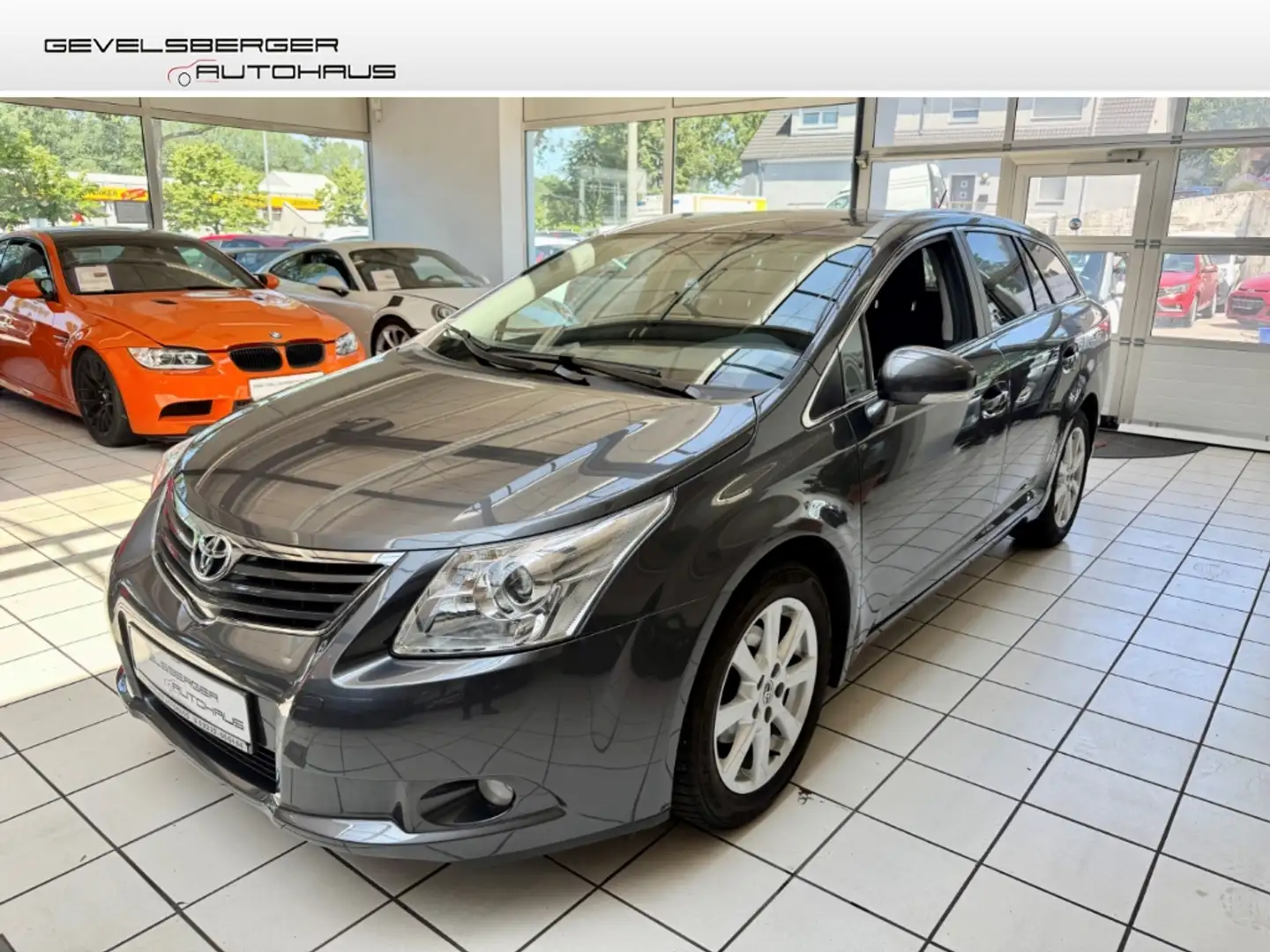 Toyota Avensis Kombi Executive 1.8 CarPlay 2.Hand Scheckheft Grau - 1