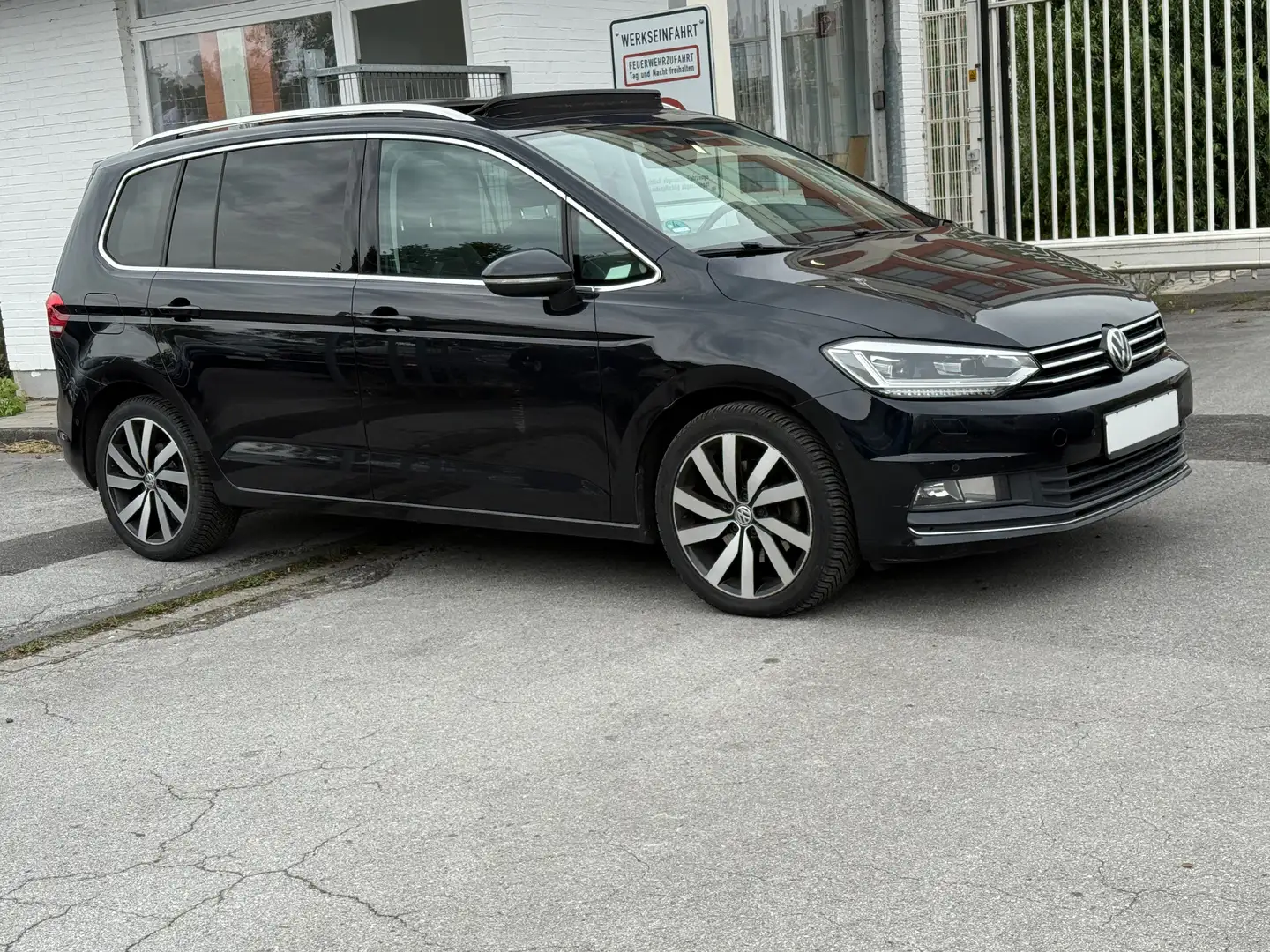 Volkswagen Touran Highline BMT/Start-Stopp*7-SITZER*MODELL 2016 Schwarz - 2