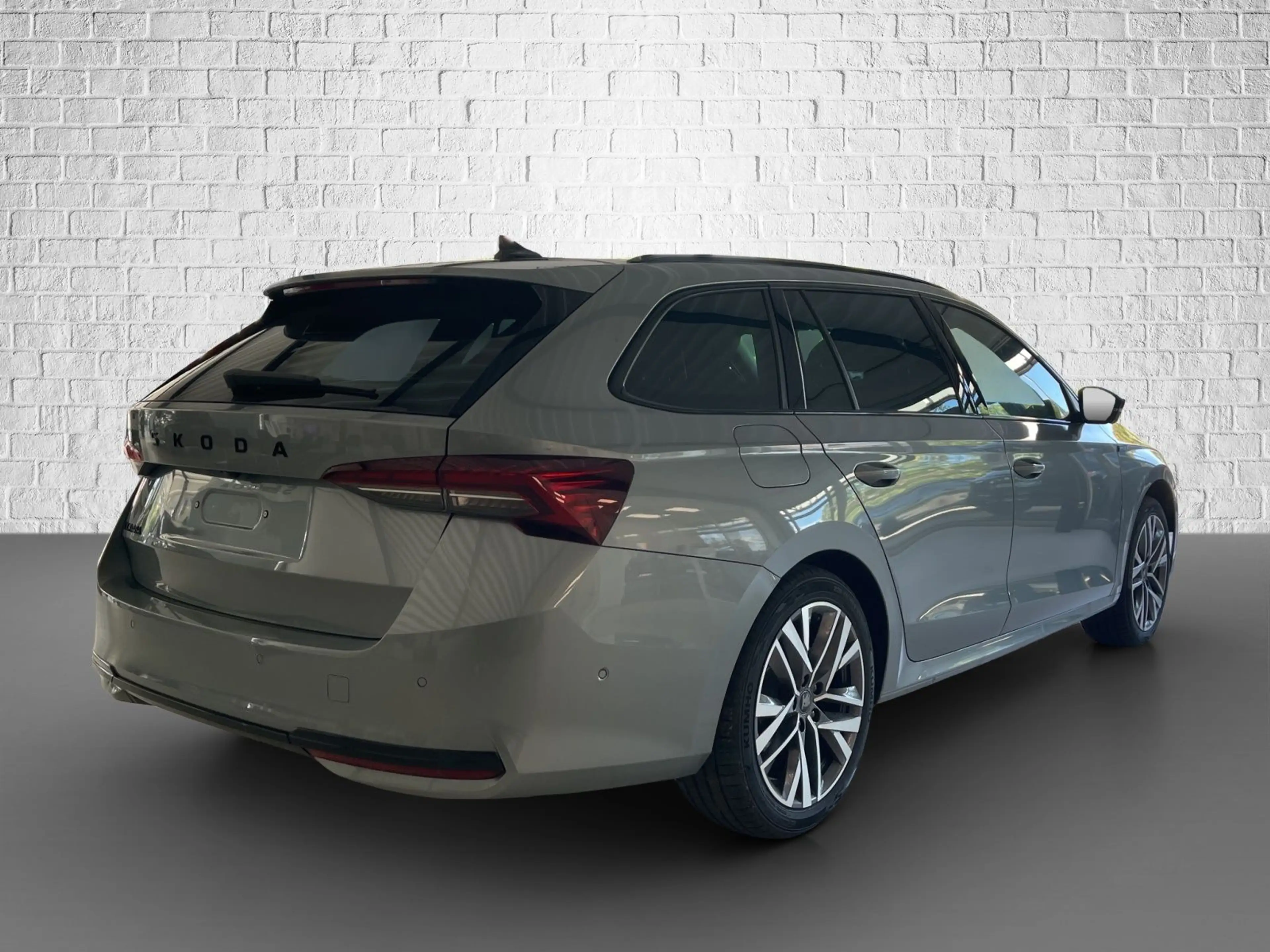 Skoda Octavia Combi 1.5 TSI mHEV DSG - Sportline — photo 5