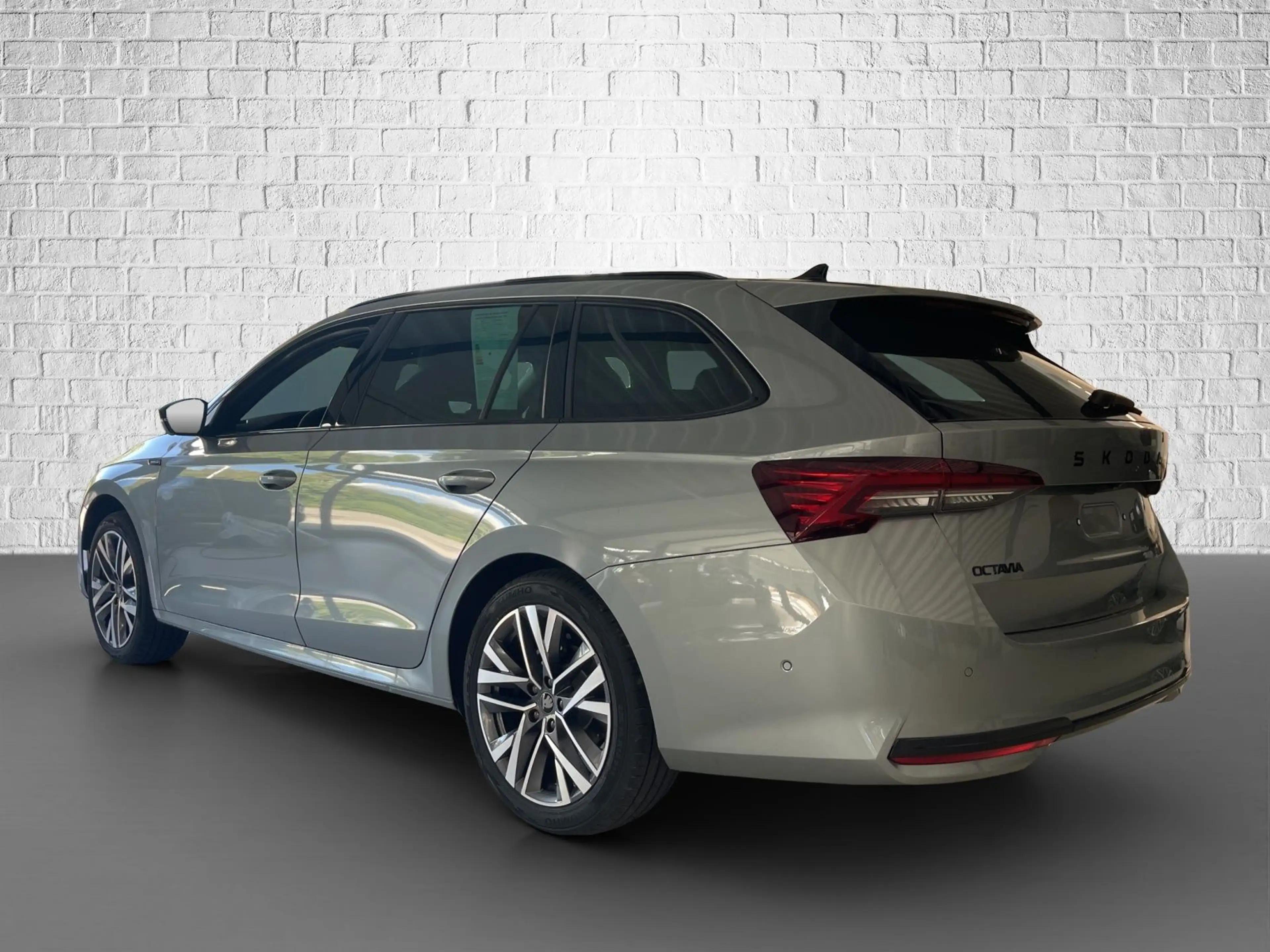 Skoda Octavia Combi 1.5 TSI mHEV DSG - Sportline — photo 3