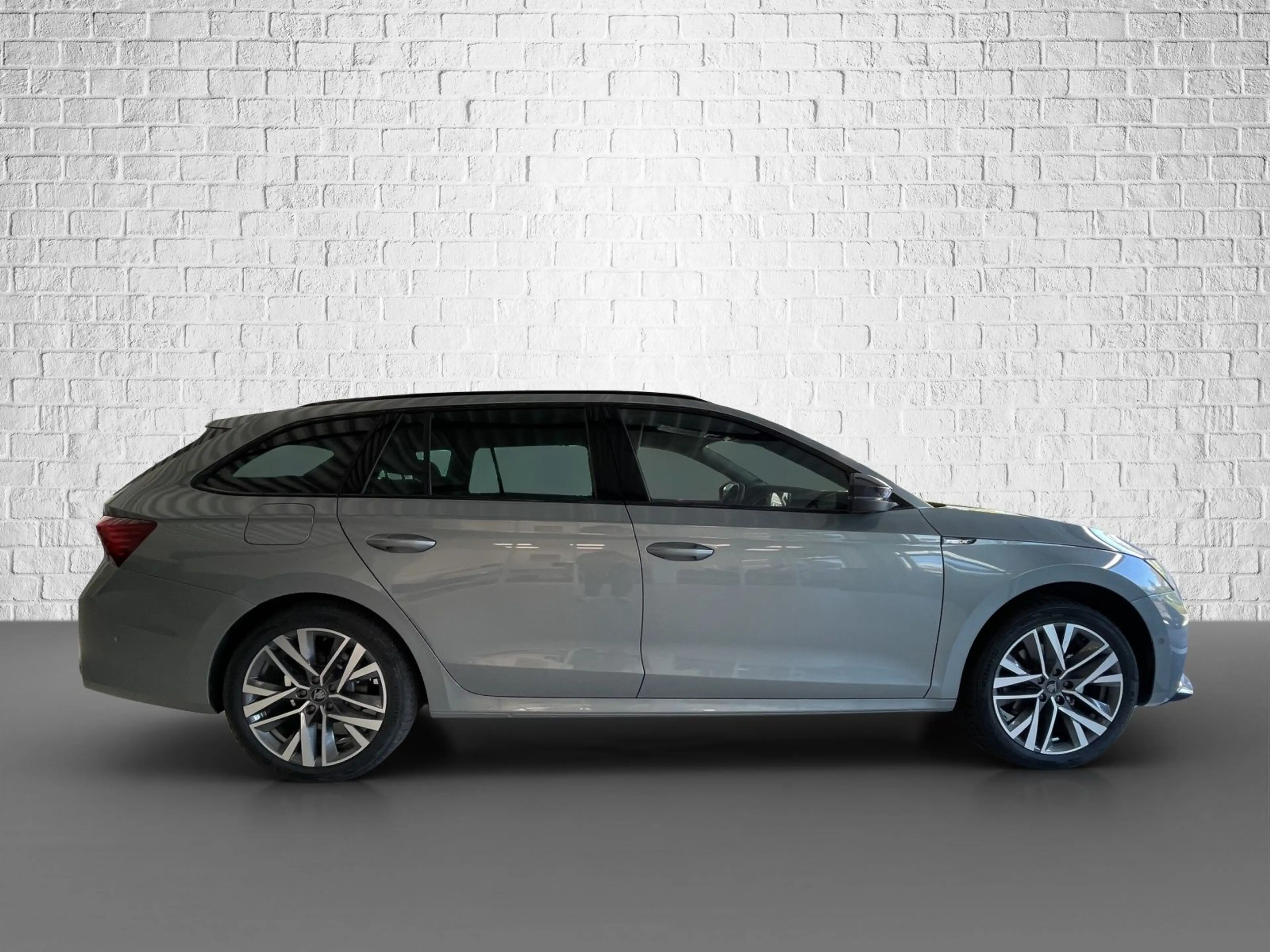 Skoda Octavia Combi 1.5 TSI mHEV DSG - Sportline — photo 6