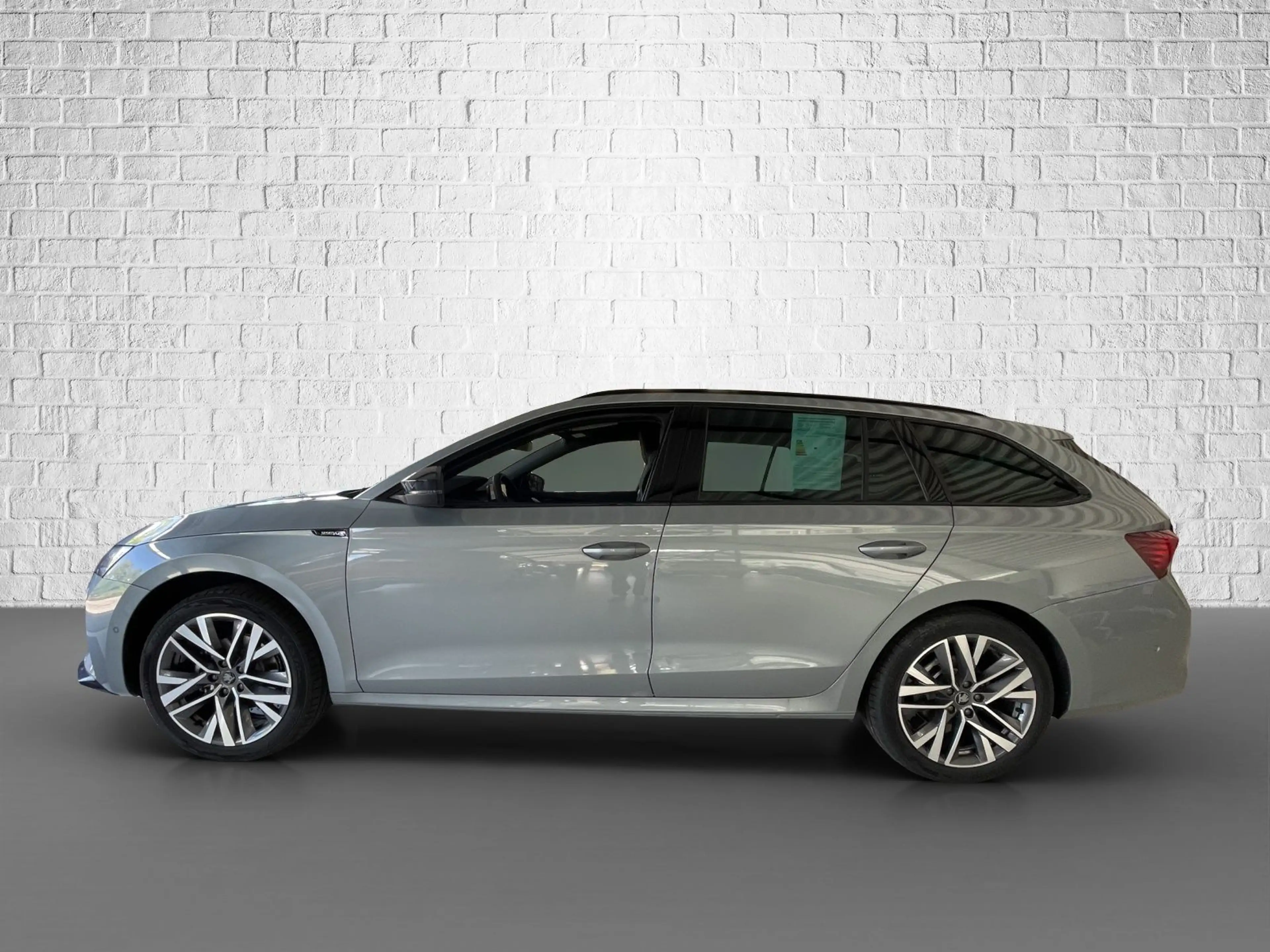 Skoda Octavia Combi 1.5 TSI mHEV DSG - Sportline — photo 2