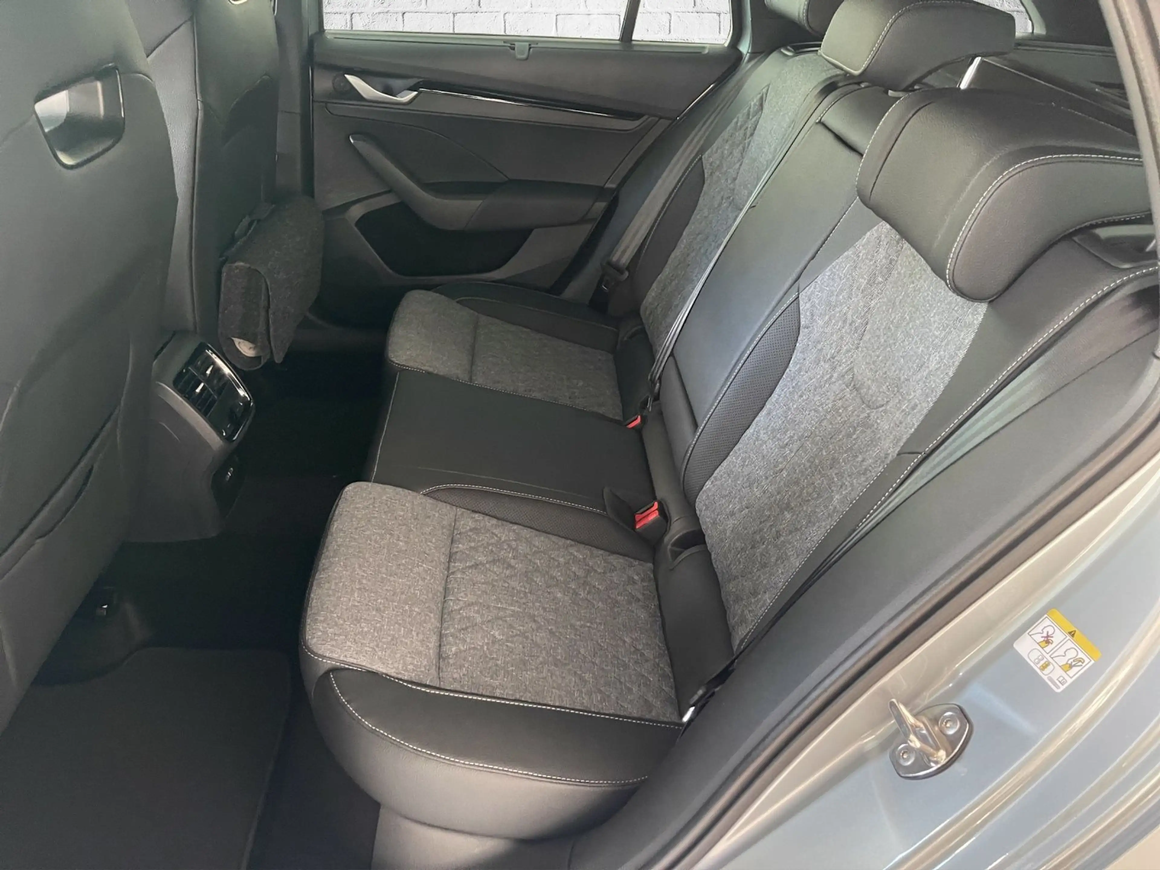 Skoda Octavia Combi 1.5 TSI mHEV DSG - Sportline — photo 12