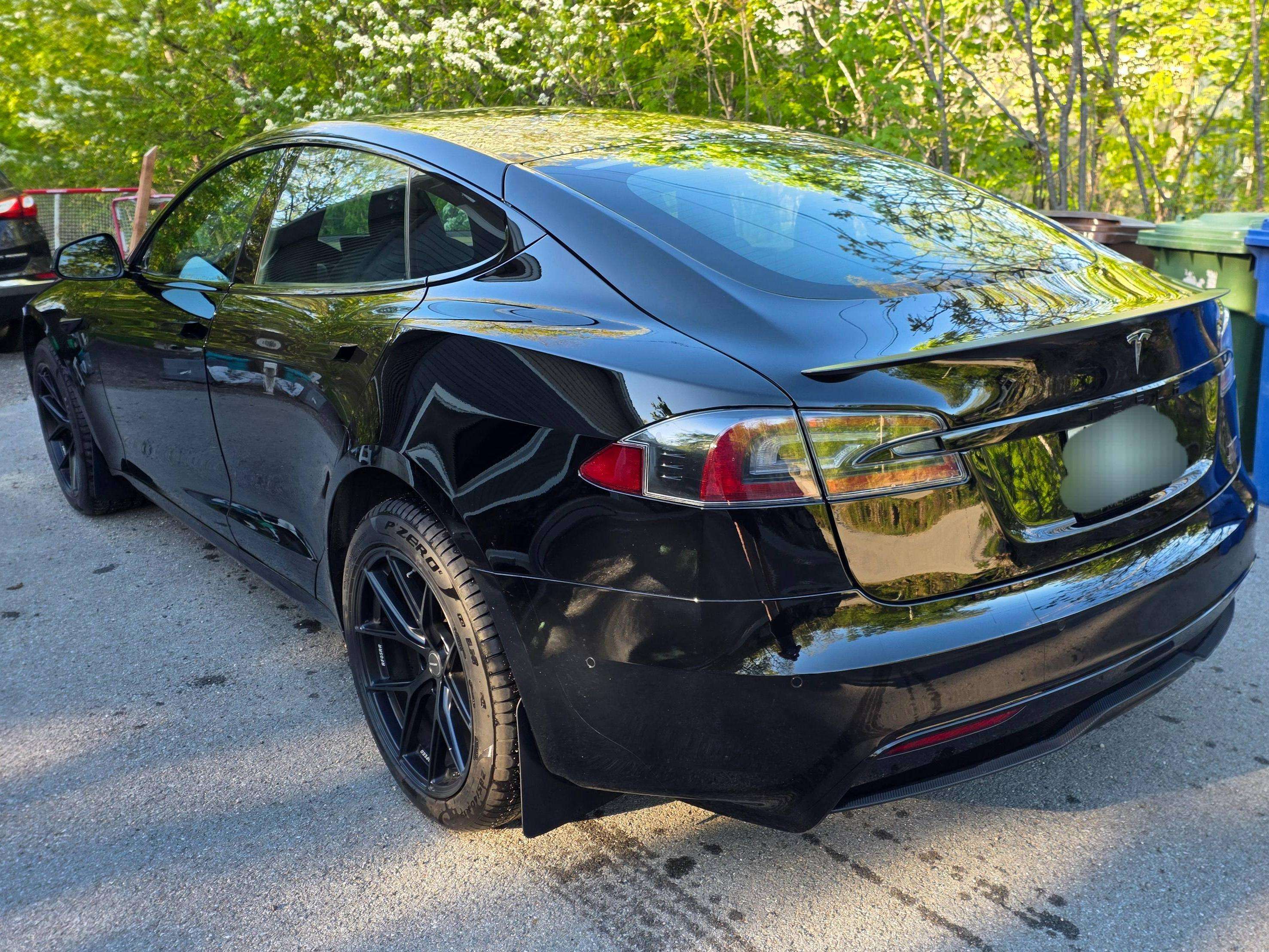 2021 Tesla Model S Plaid alt 2