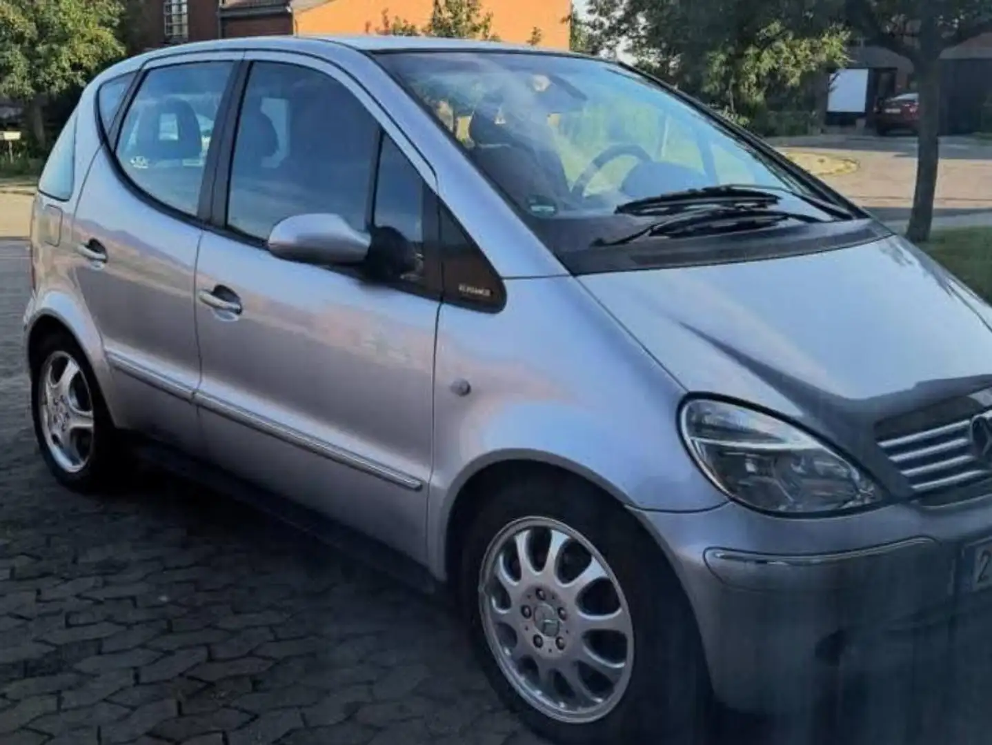 Mercedes-Benz 190 Elangance Plateado - 1