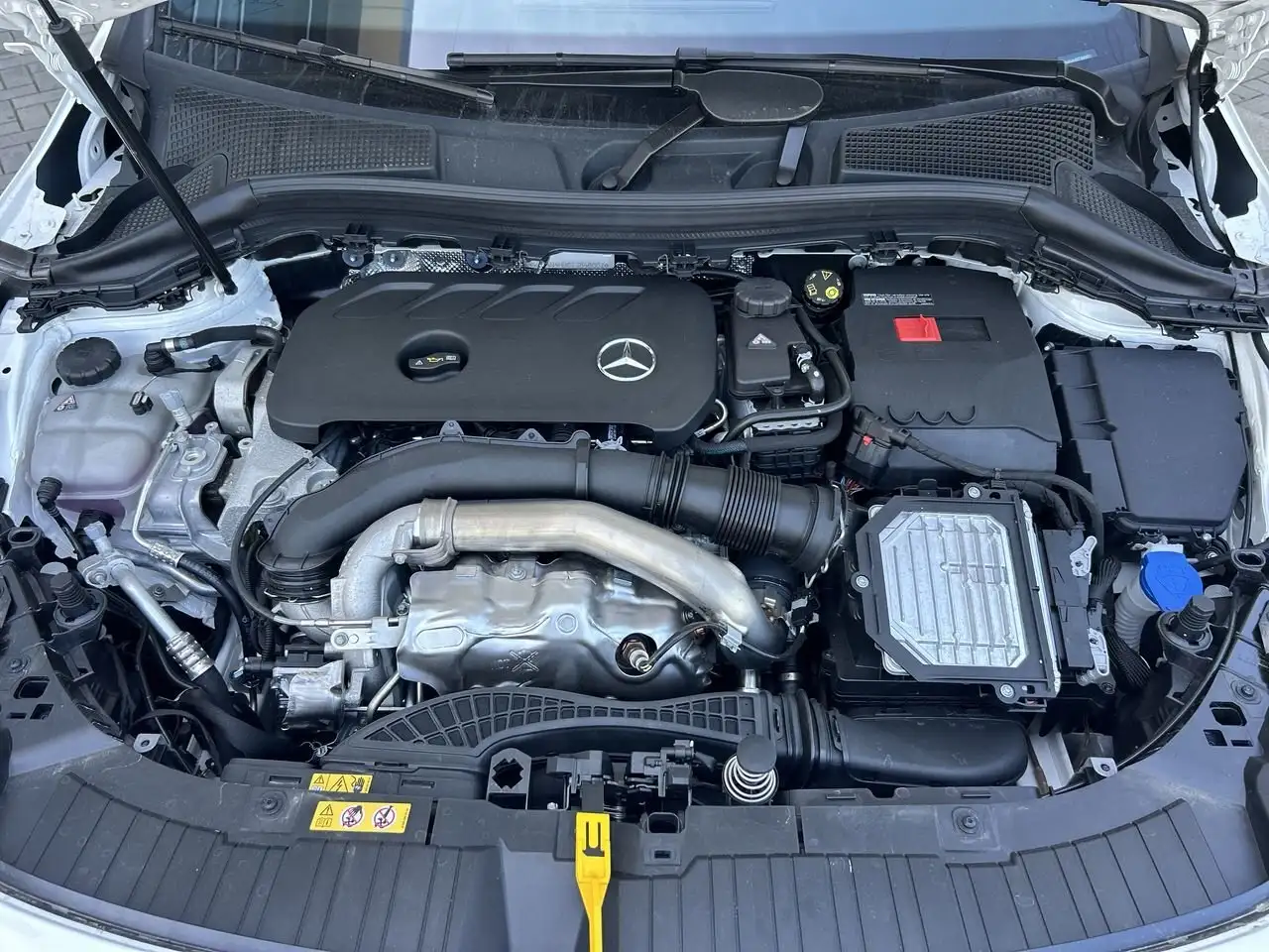 Mercedes-Benz GLA снимка Mercedes-Benz GLA