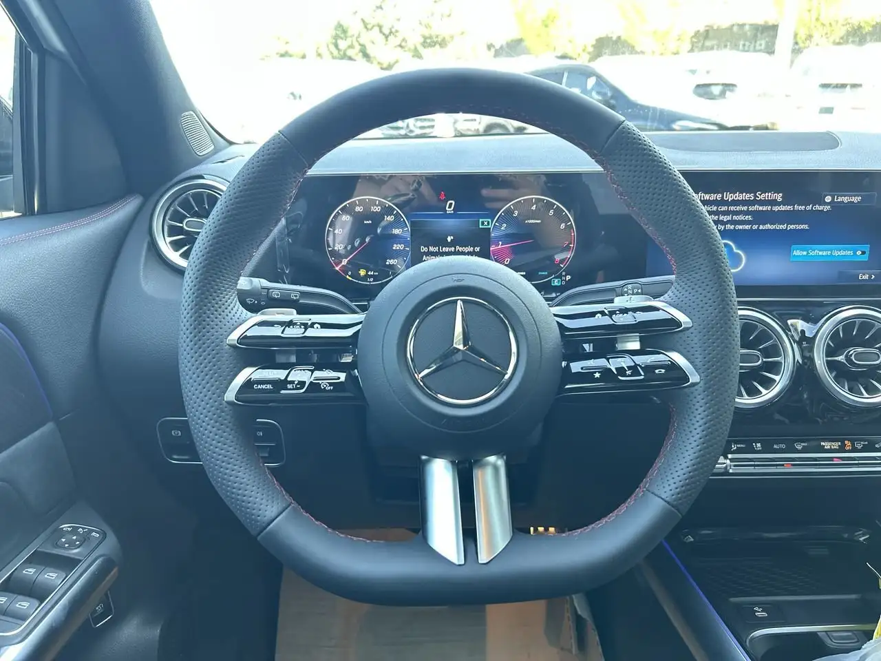Mercedes-Benz GLA снимка Mercedes-Benz GLA