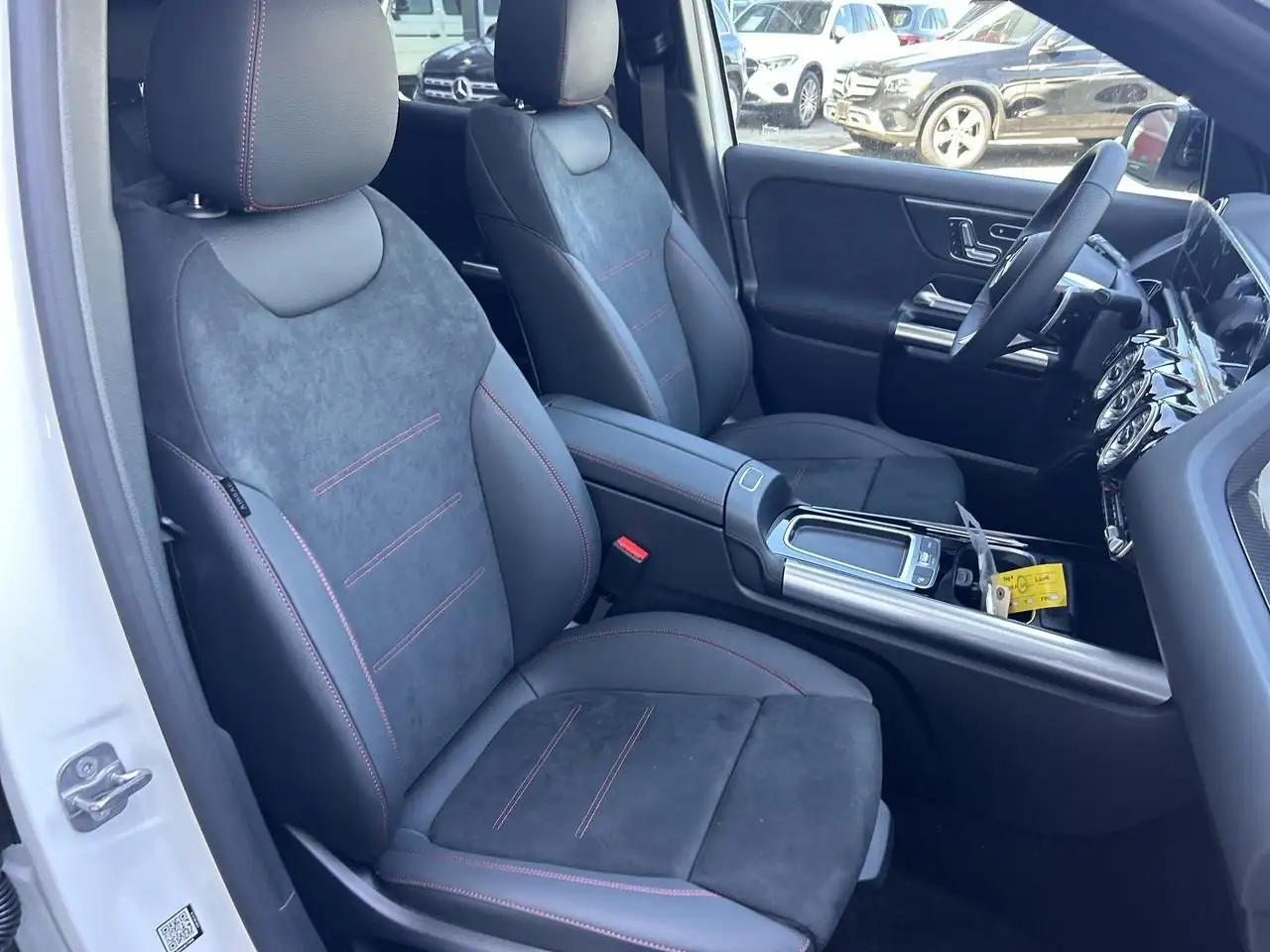 Mercedes-Benz GLA снимка Mercedes-Benz GLA