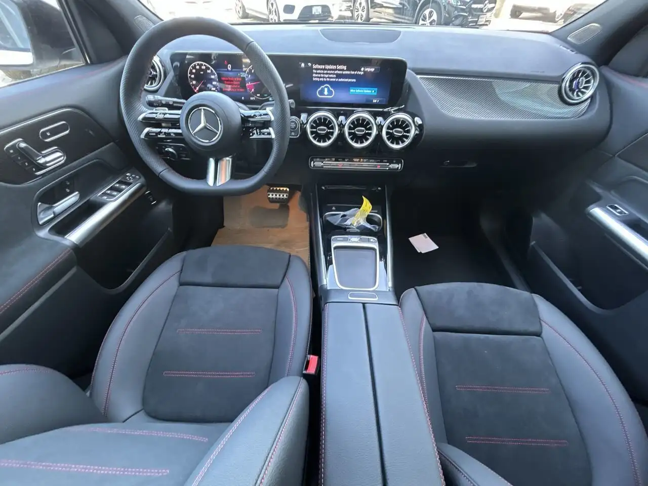 Mercedes-Benz GLA снимка Mercedes-Benz GLA