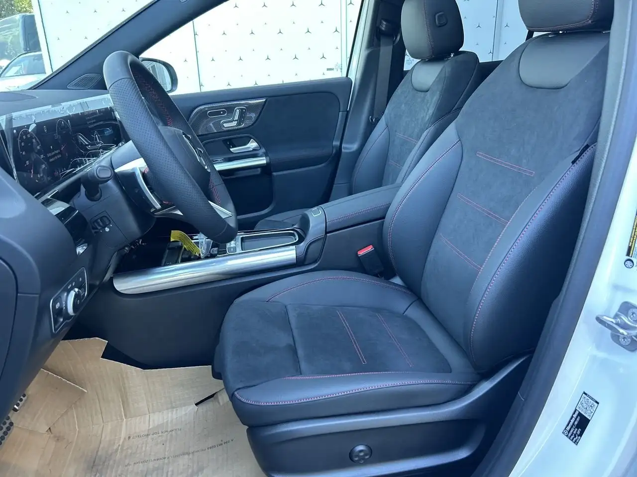 Mercedes-Benz GLA снимка Mercedes-Benz GLA