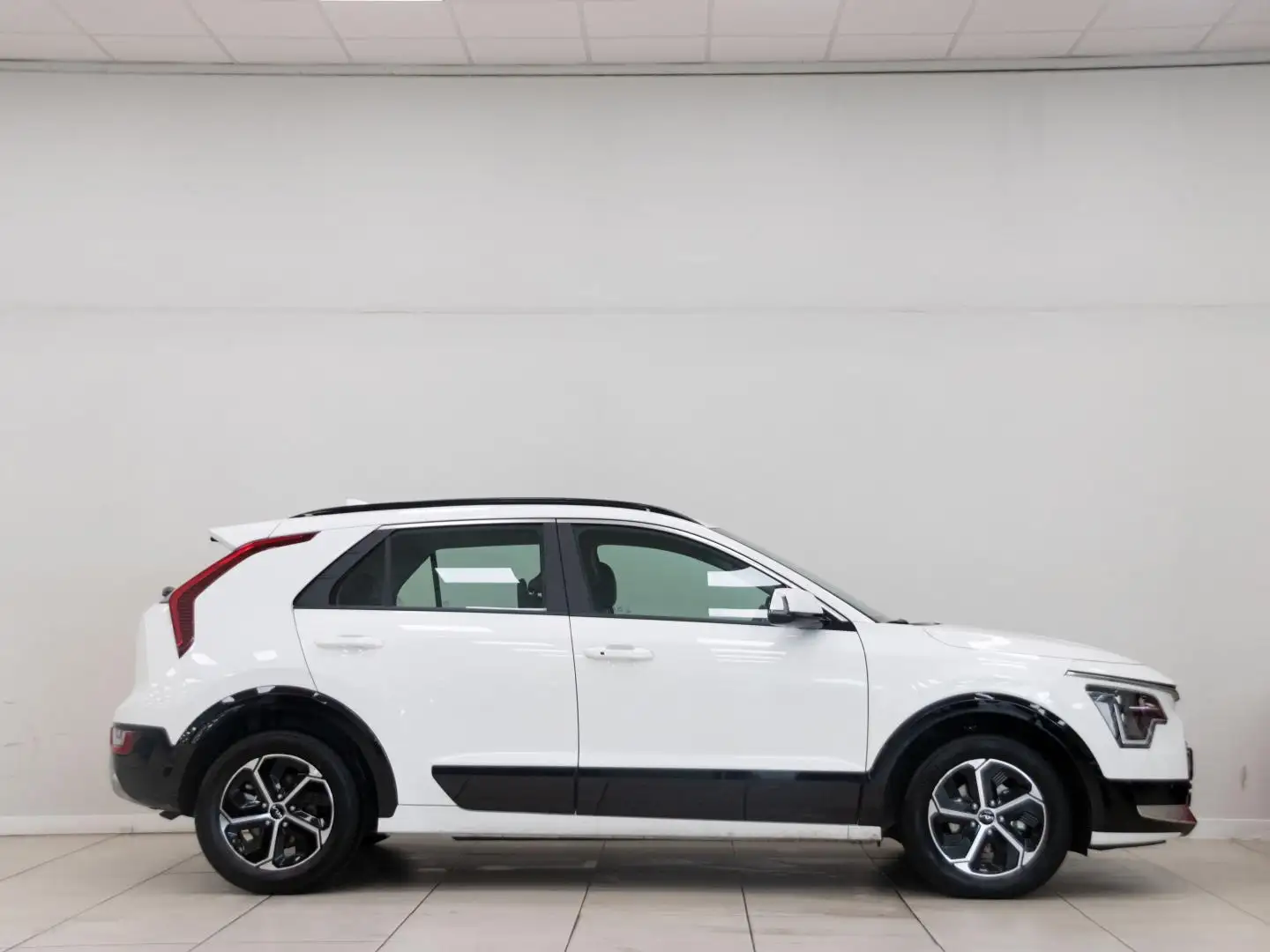 Kia Niro 1.6 GDi HEV 104kW (141CV) Drive Blanco - 2