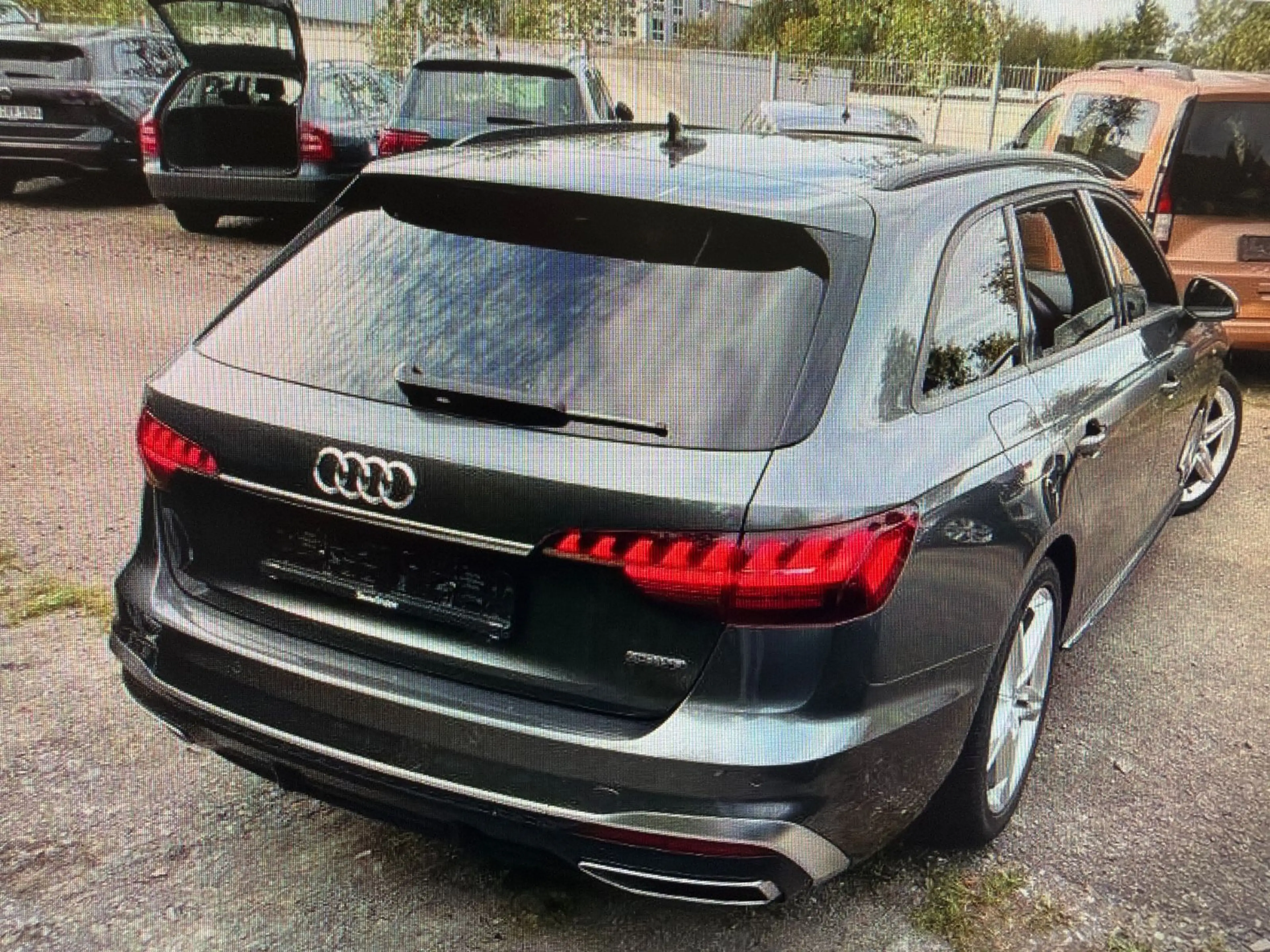 Audi A4 Avant 40 TDI quattro S line/S-SITZE/TOTWINKEL — photo 2