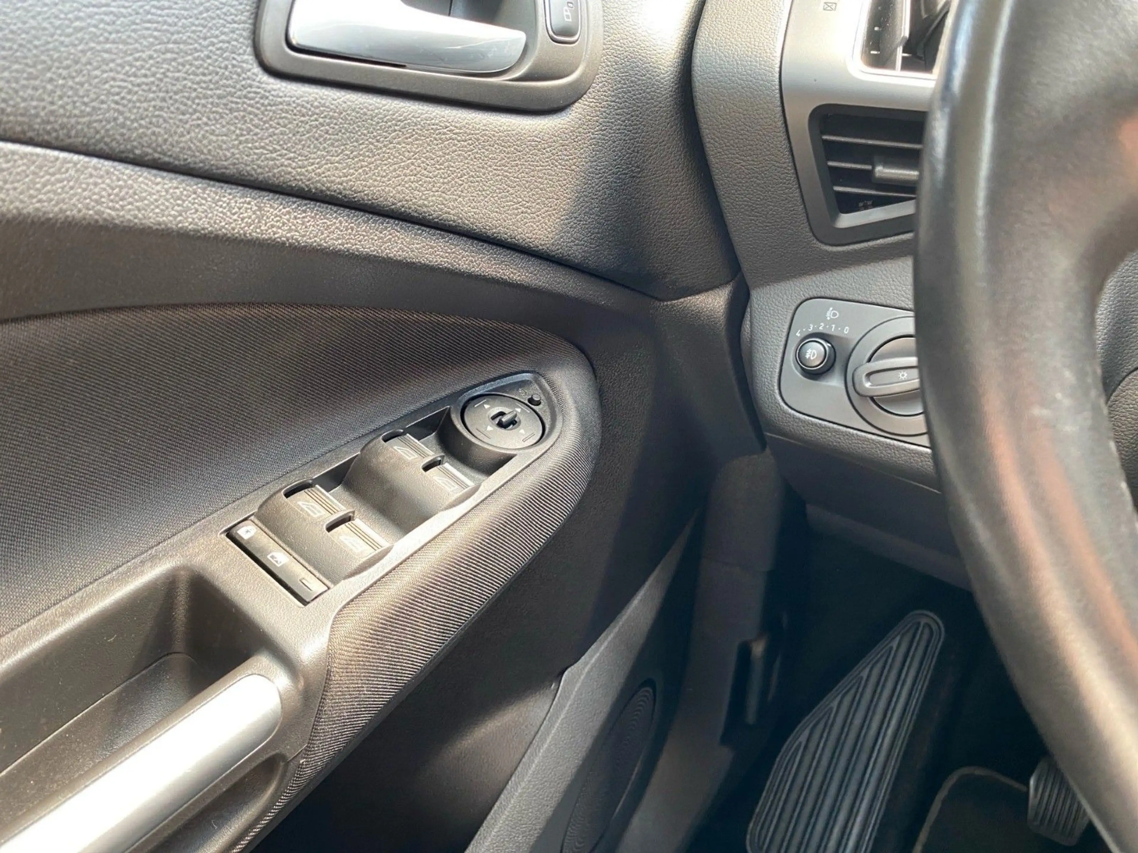 Ford C-Max C-MAX Titanium — photo 15