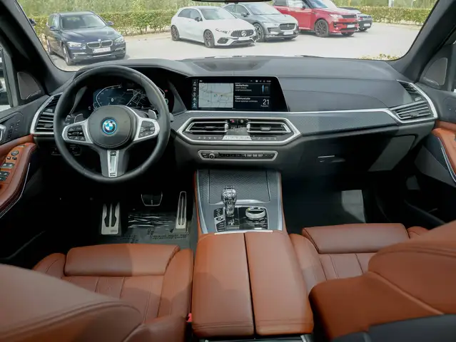 BMW X5 Xdrive45e view 13