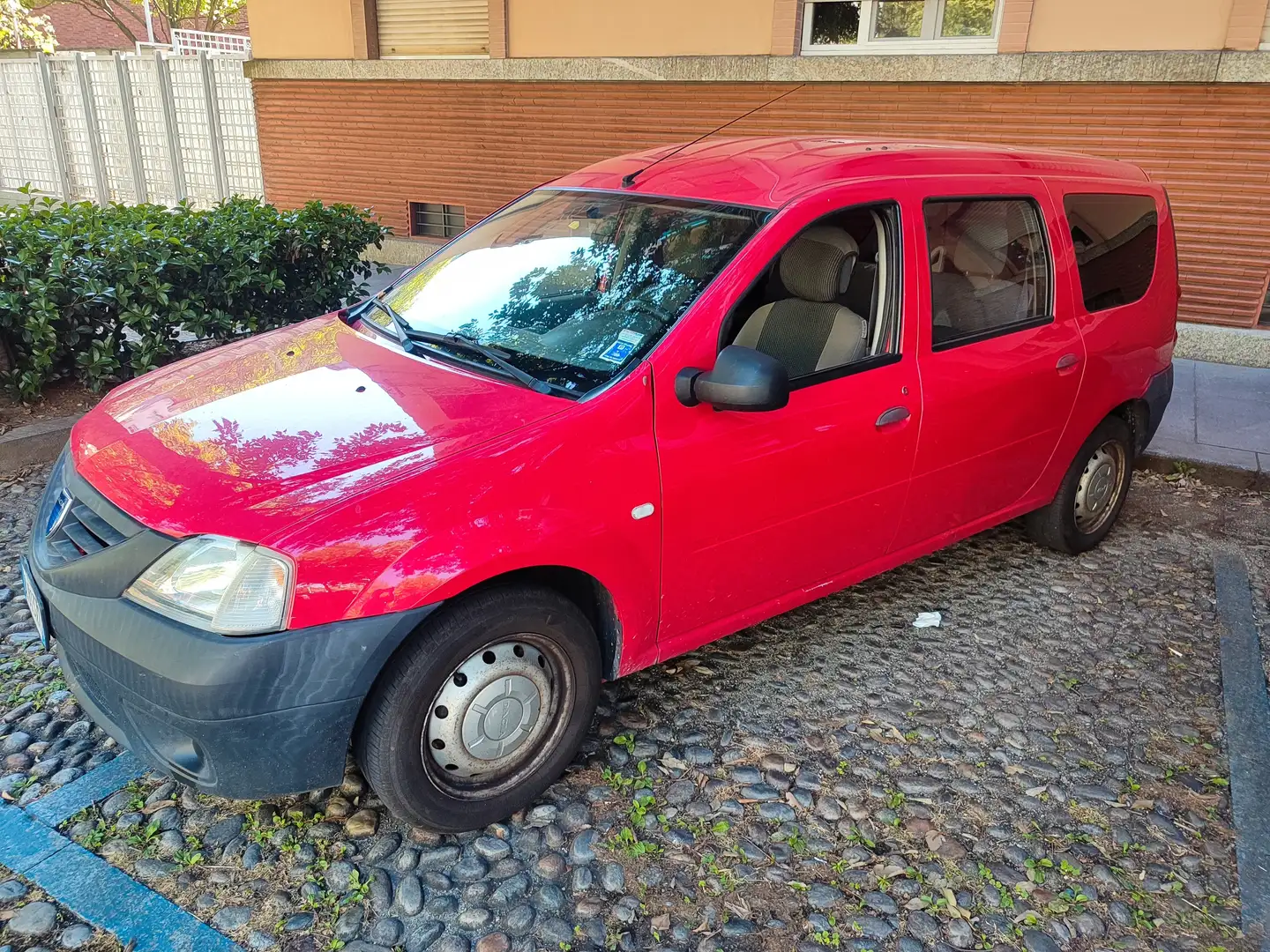 Dacia Logan 1.4 75CV Rosso - 1